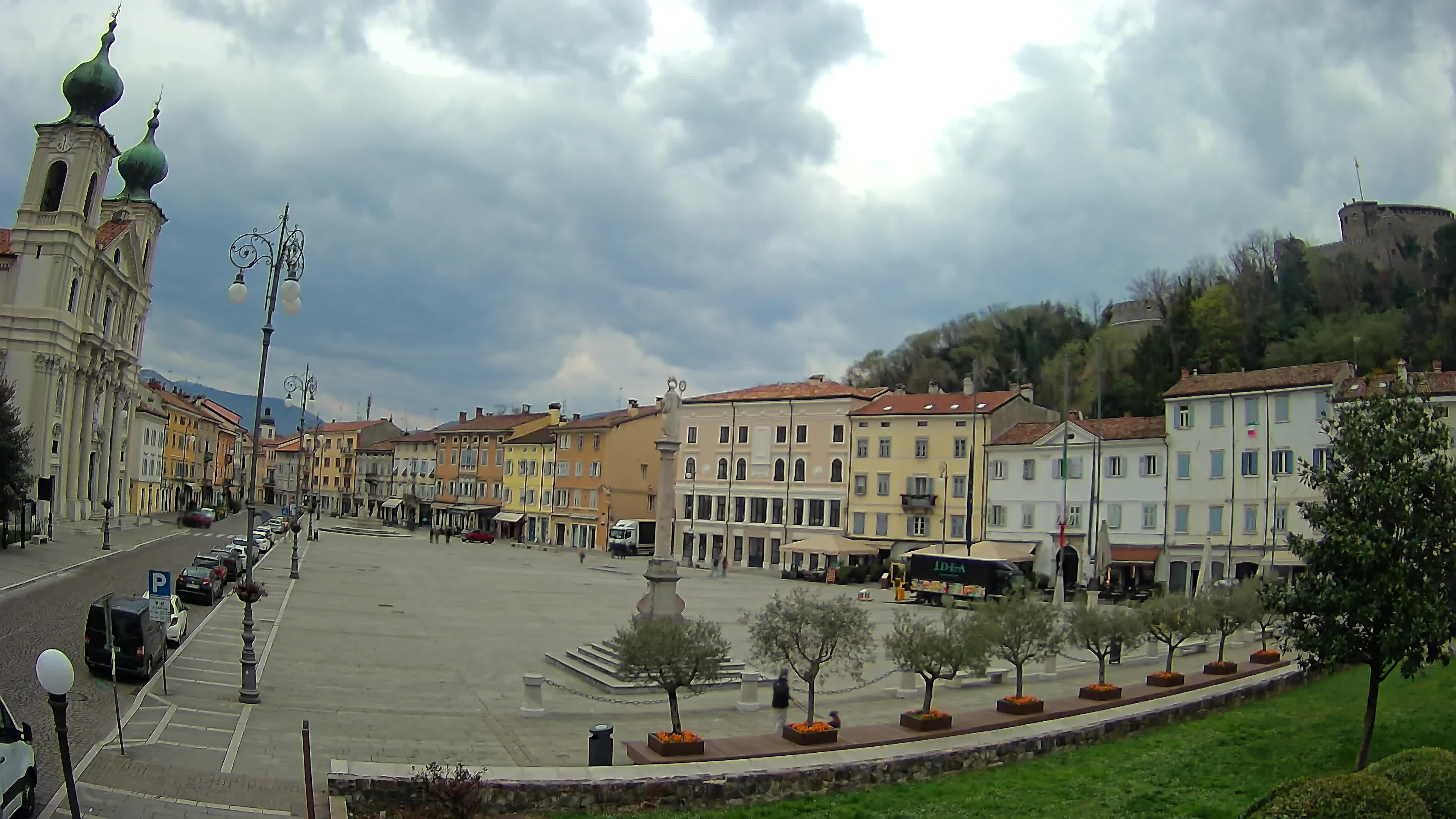 Gorizia Piazza della Vittoria e chiesa di S. Ignazio