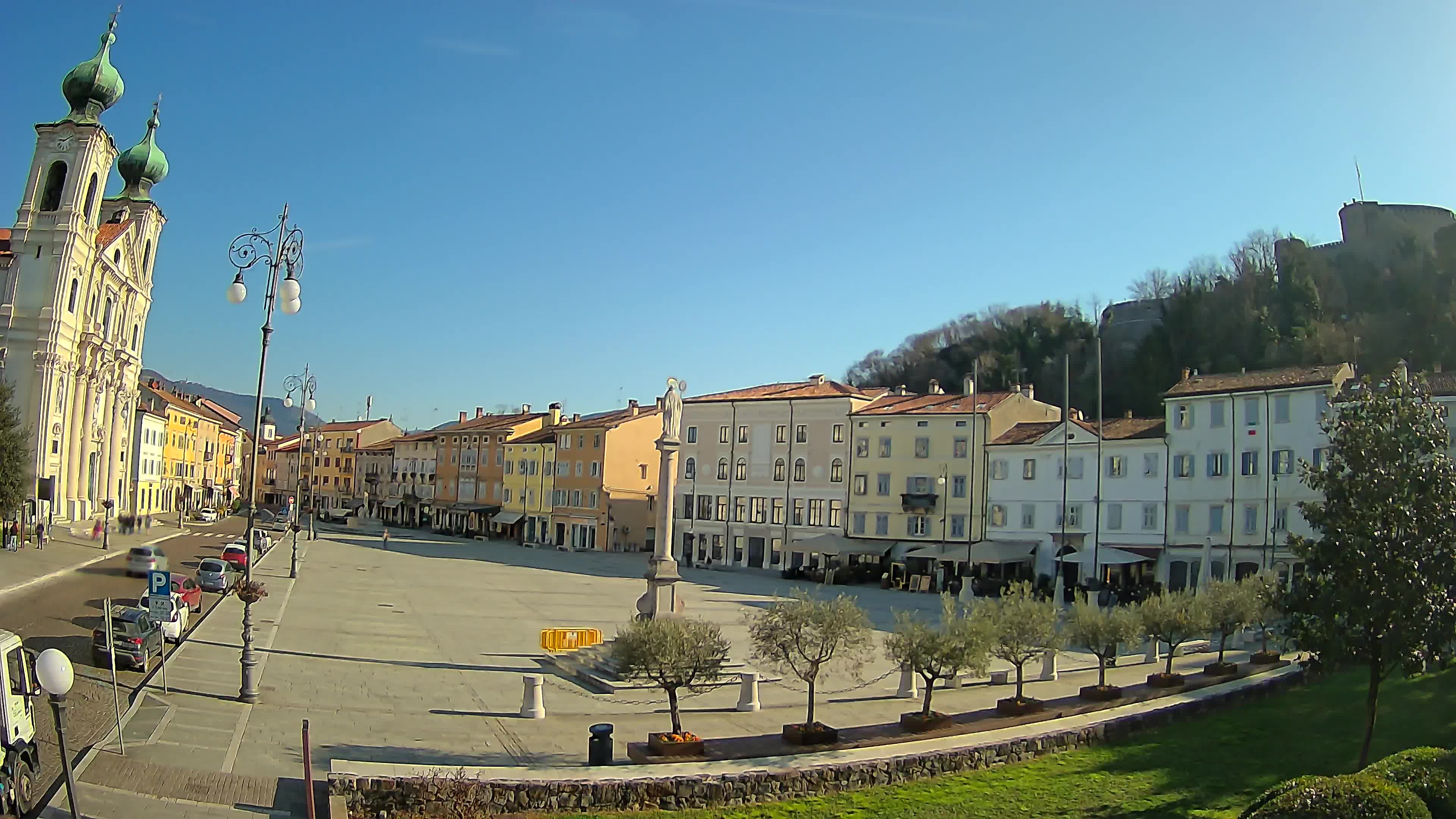 Kamera Gorica Travnik in cerkev sv. Ignacija