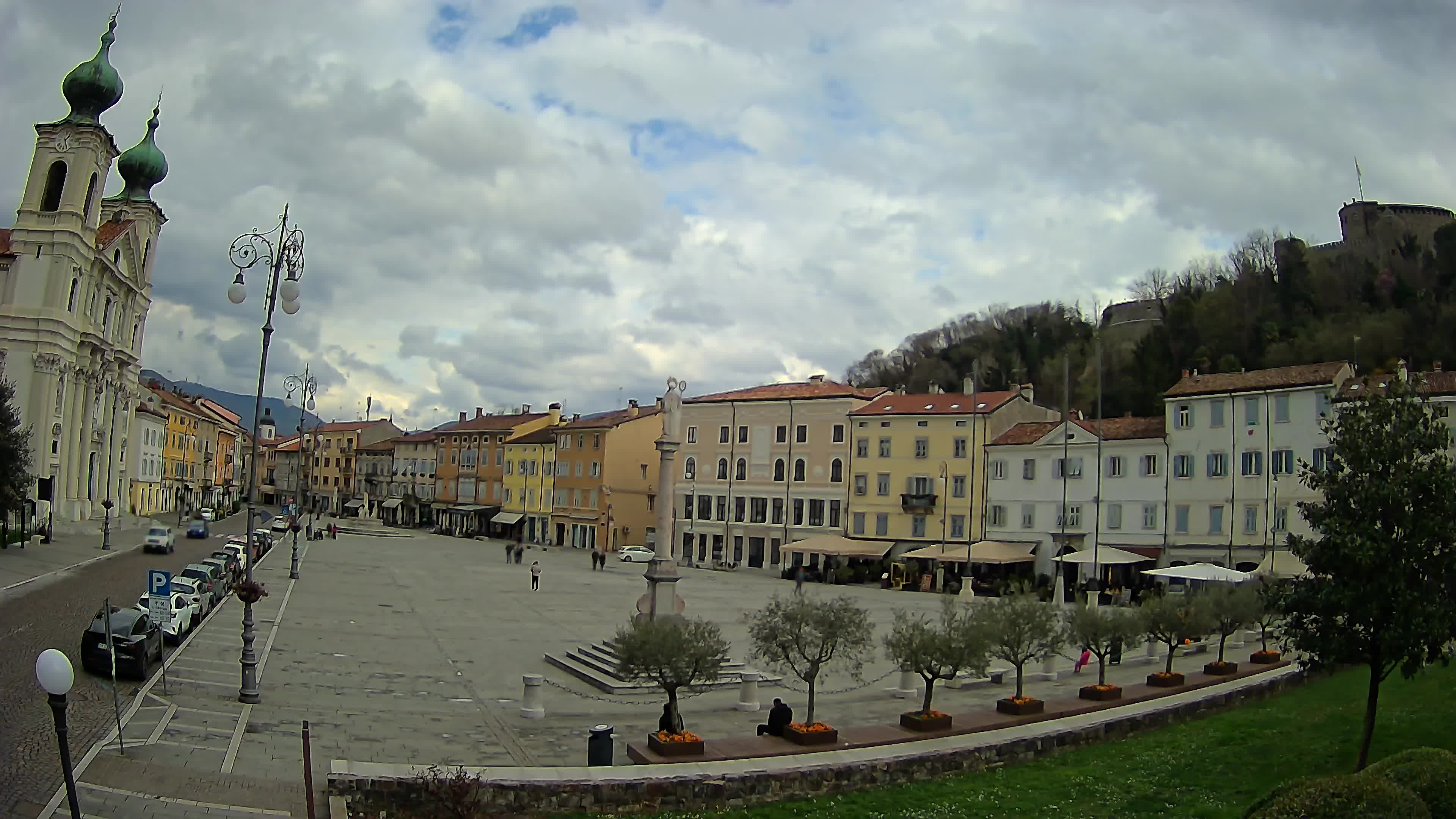 Gorizia – Plaza Vittoria – iglesia de San Pedro. Ignacio