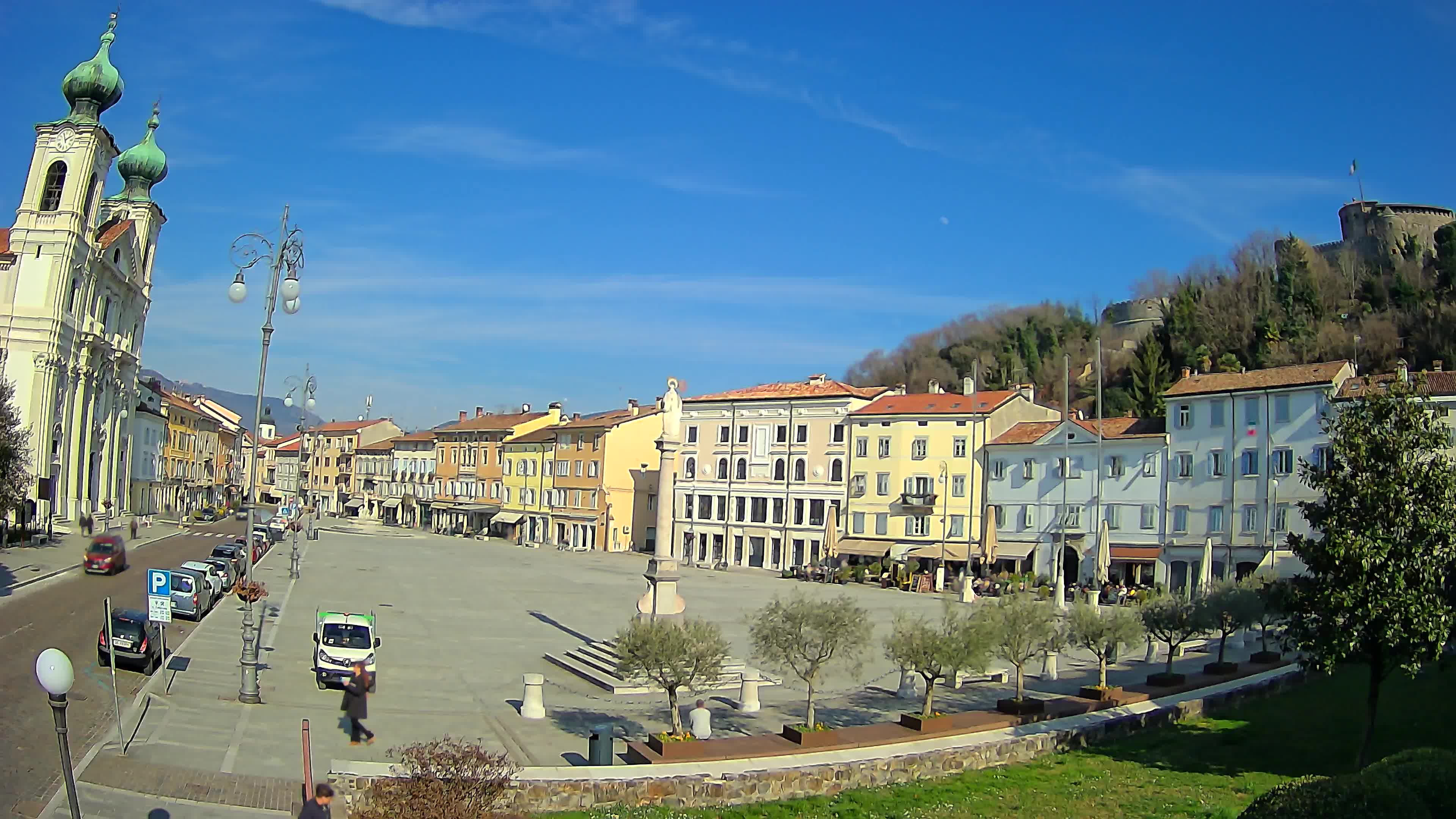 Kamera Gorica Travnik in cerkev sv. Ignacija
