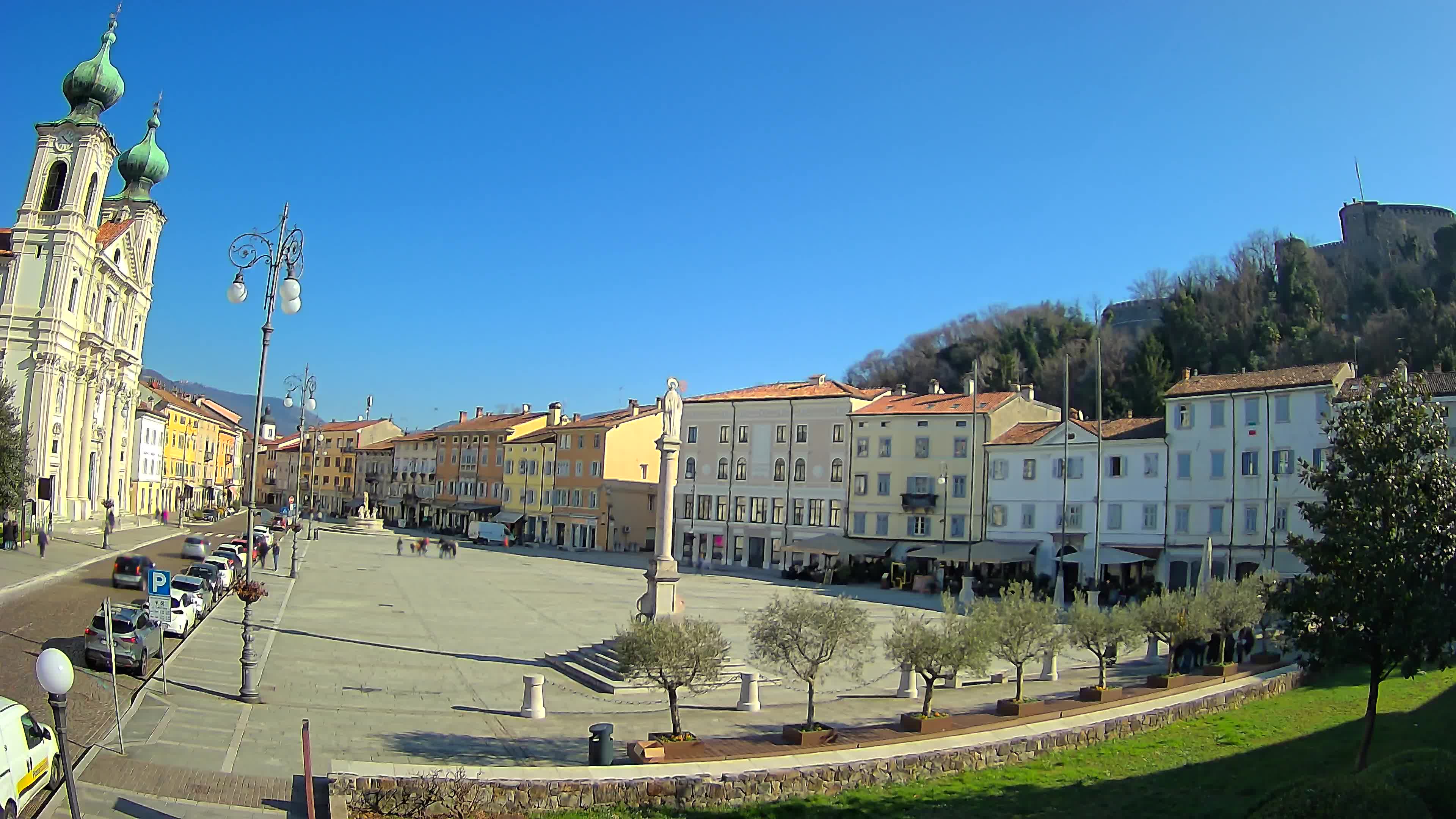 Kamera Gorica Travnik in cerkev sv. Ignacija
