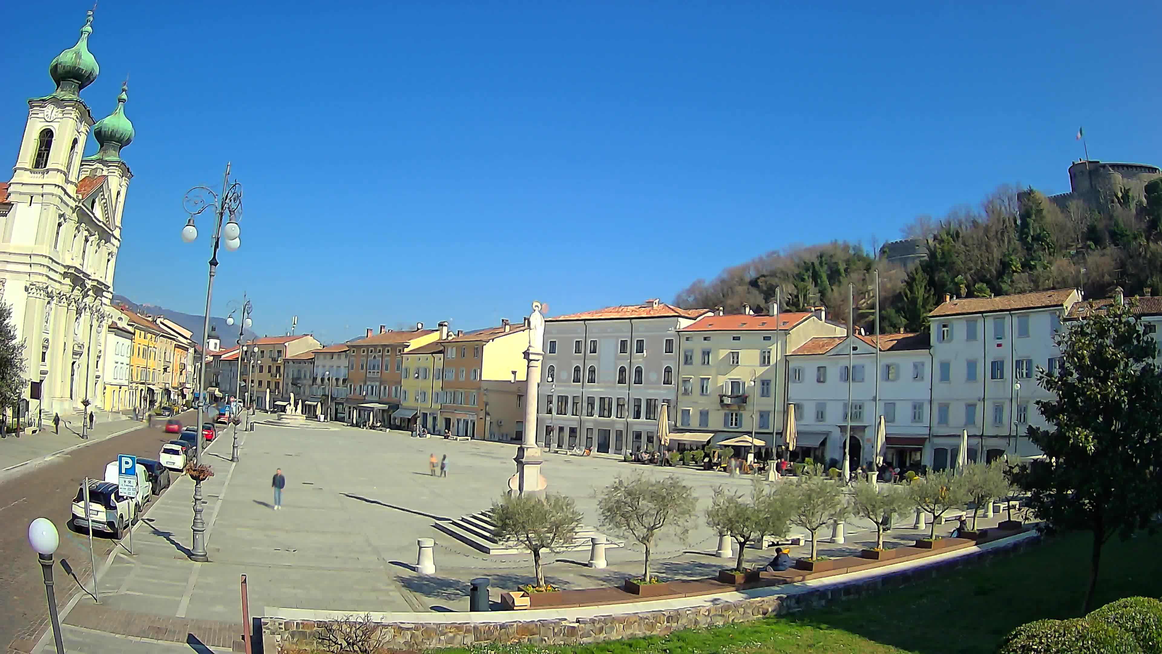 Gorizia – Plaza Vittoria – iglesia de San Pedro. Ignacio