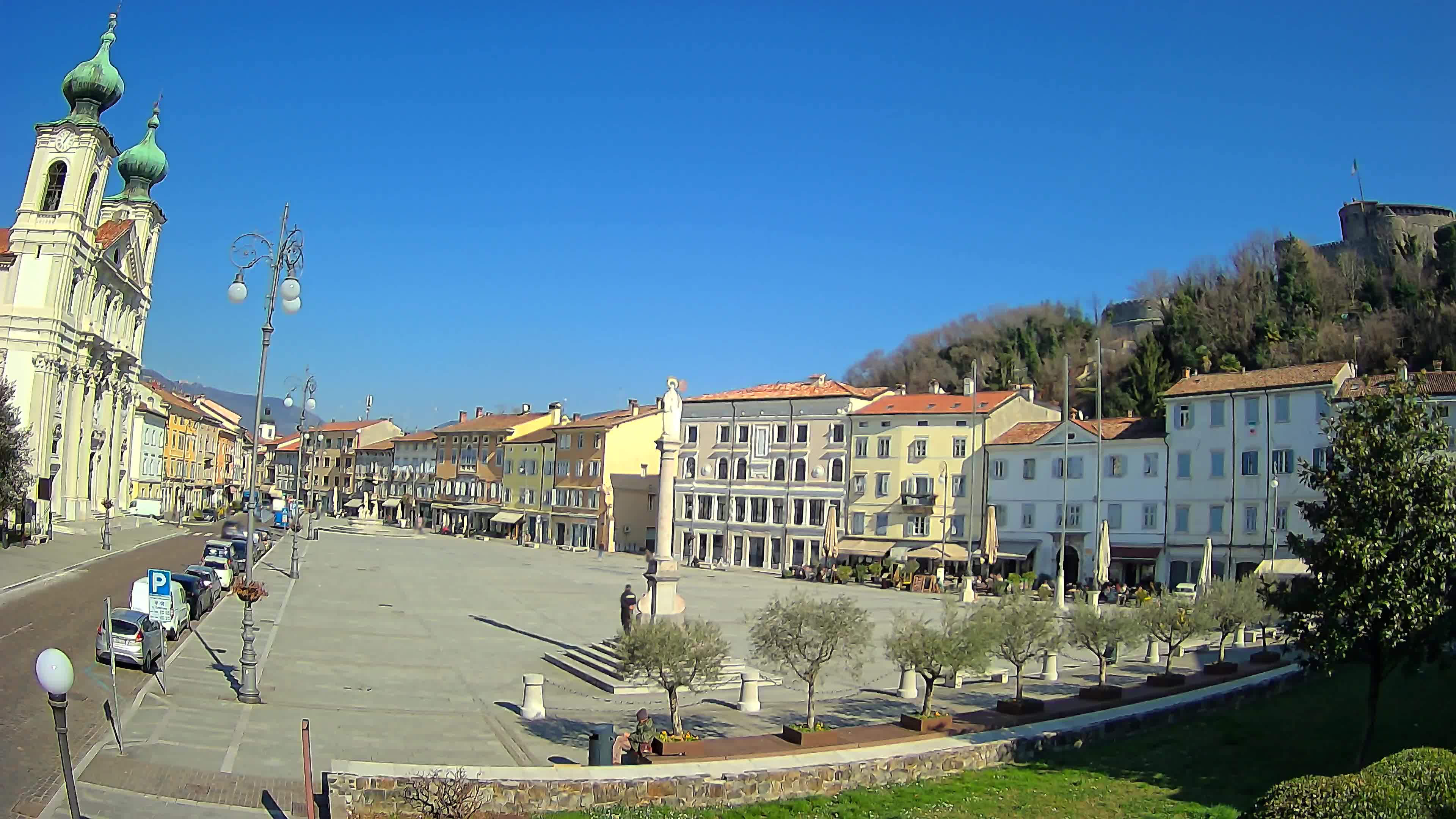 Kamera Gorica Travnik in cerkev sv. Ignacija