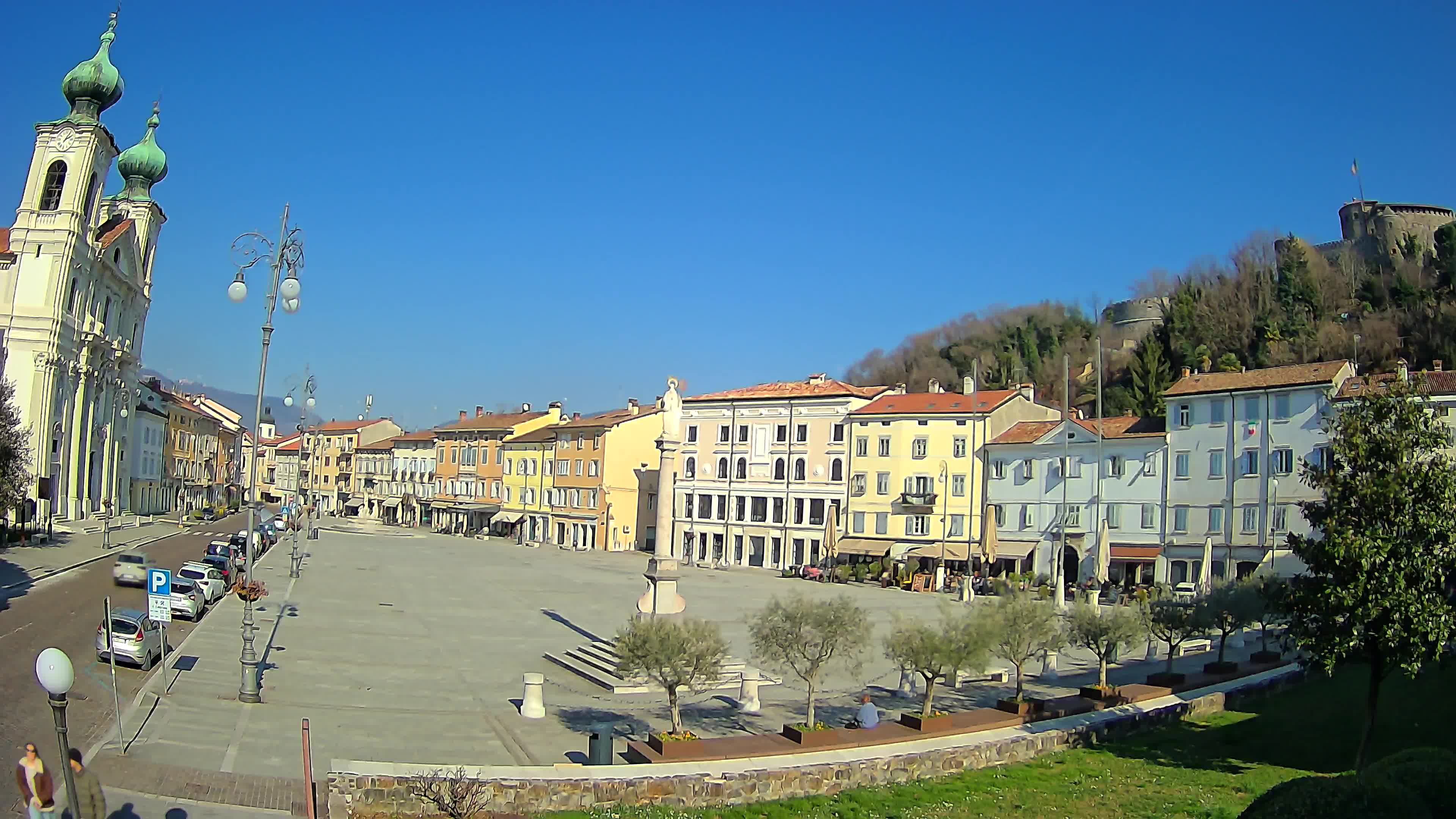 Kamera Gorica Travnik in cerkev sv. Ignacija