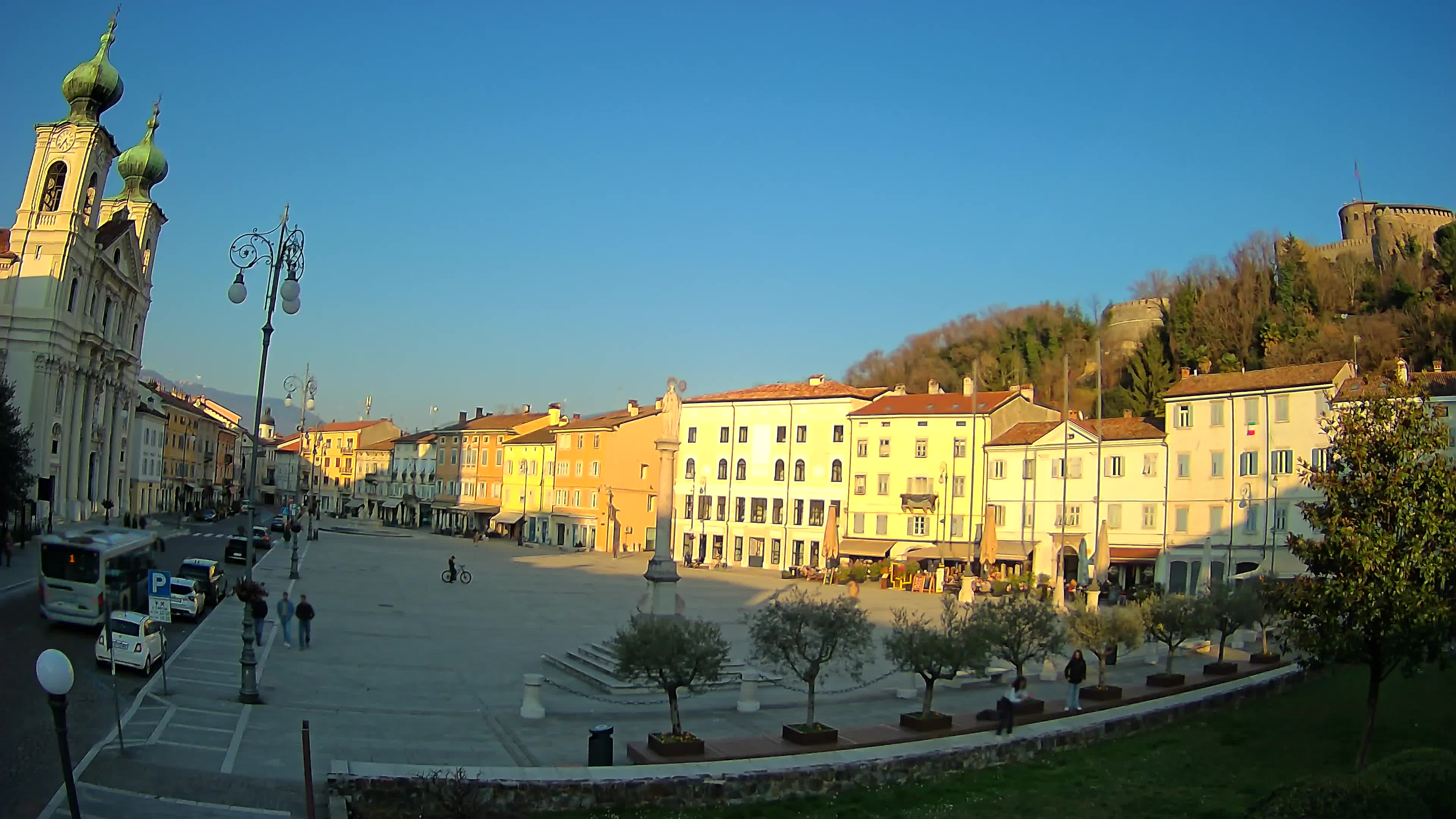 Kamera Gorica Travnik in cerkev sv. Ignacija