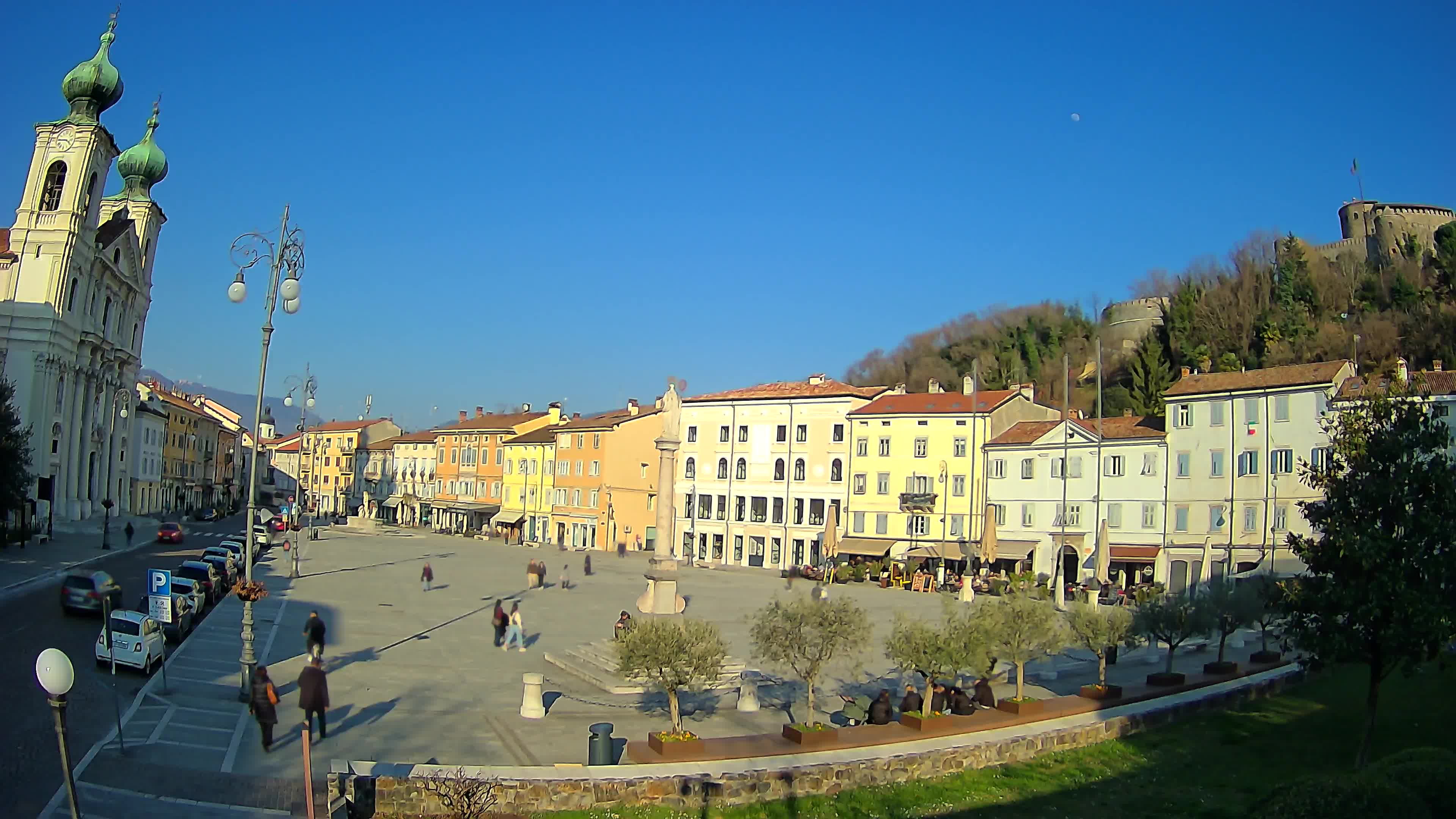 Kamera Gorica Travnik in cerkev sv. Ignacija