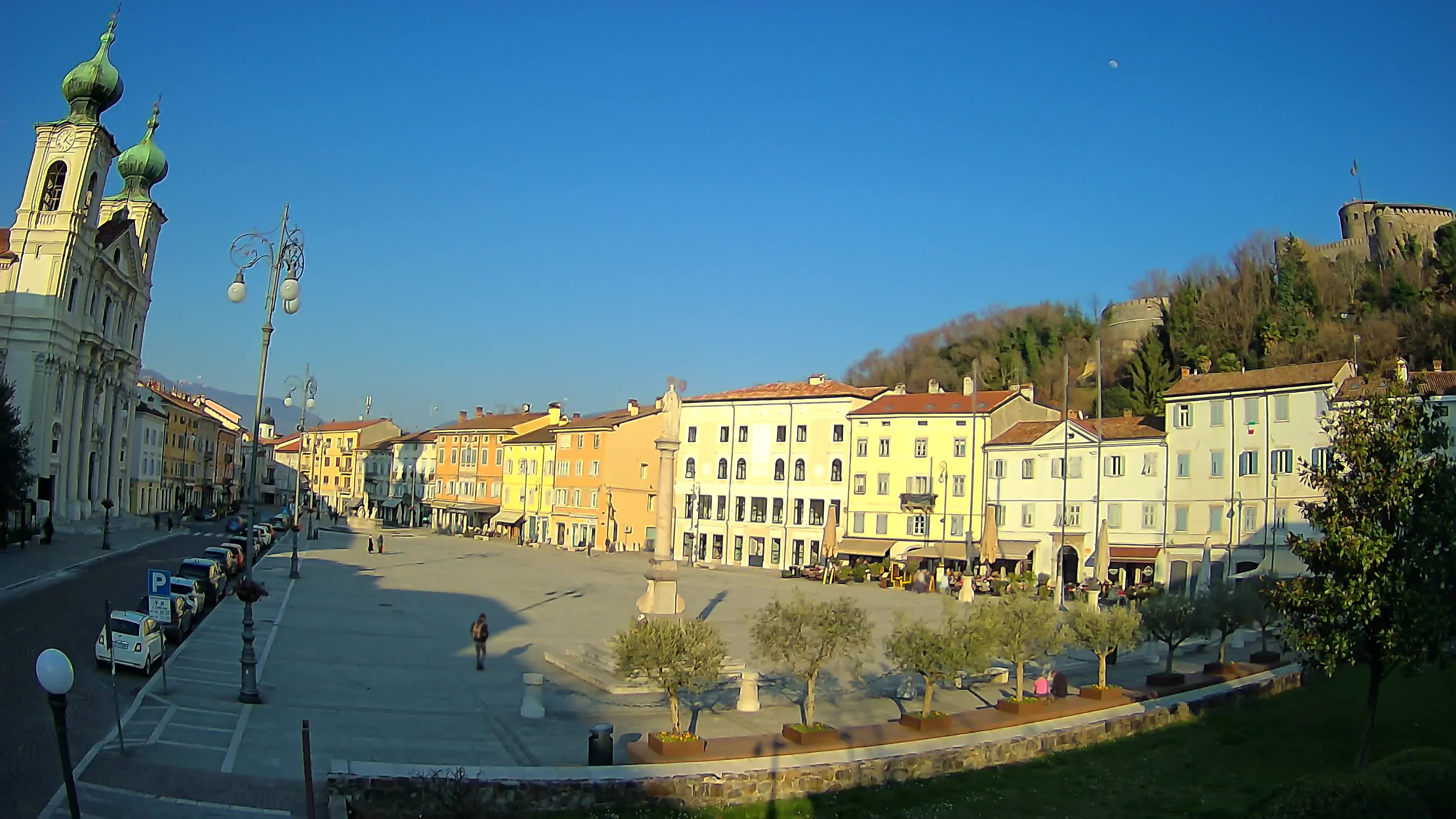 Kamera Gorica Travnik in cerkev sv. Ignacija