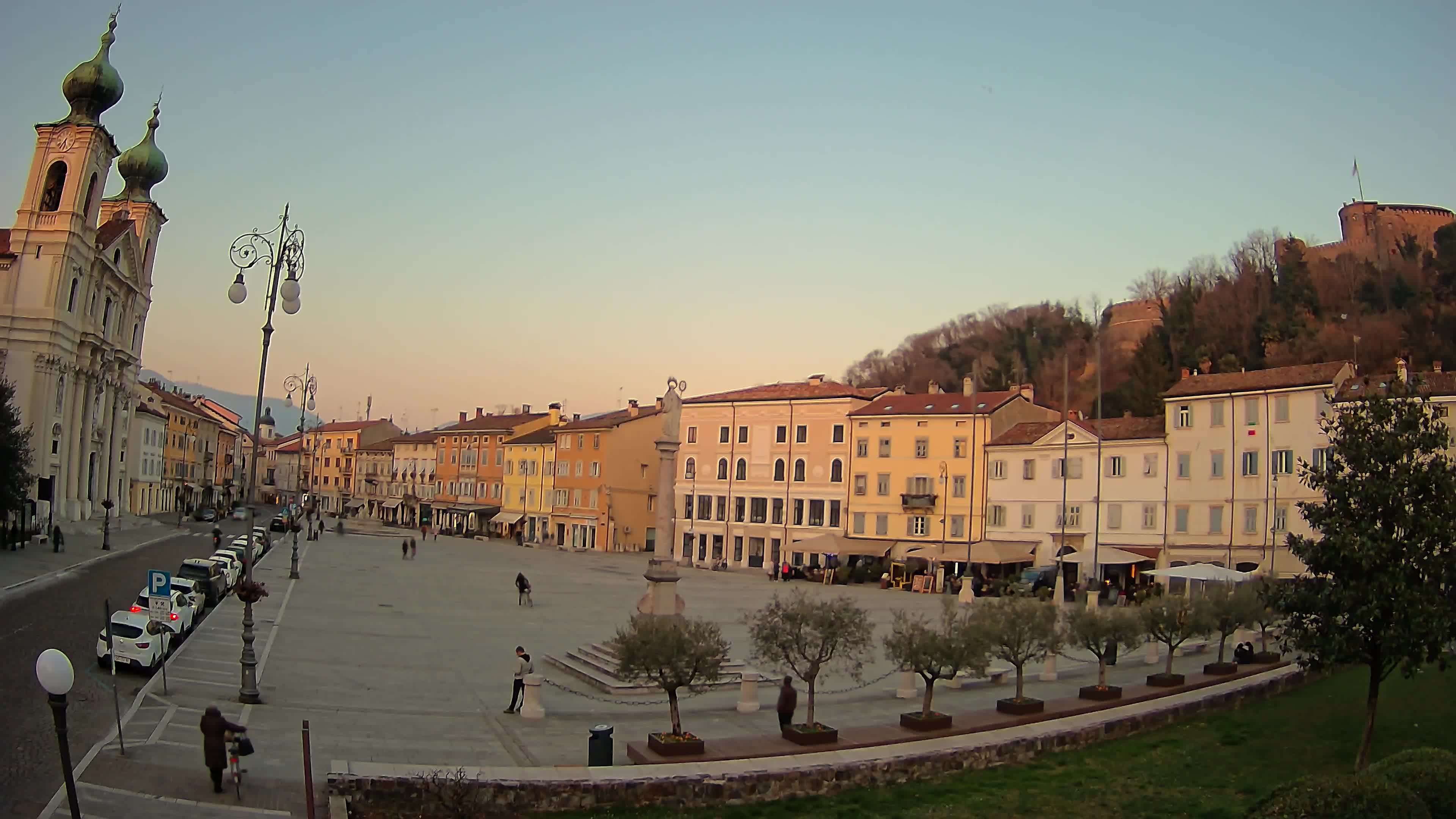 Gorizia – Plaza Vittoria – iglesia de San Pedro. Ignacio