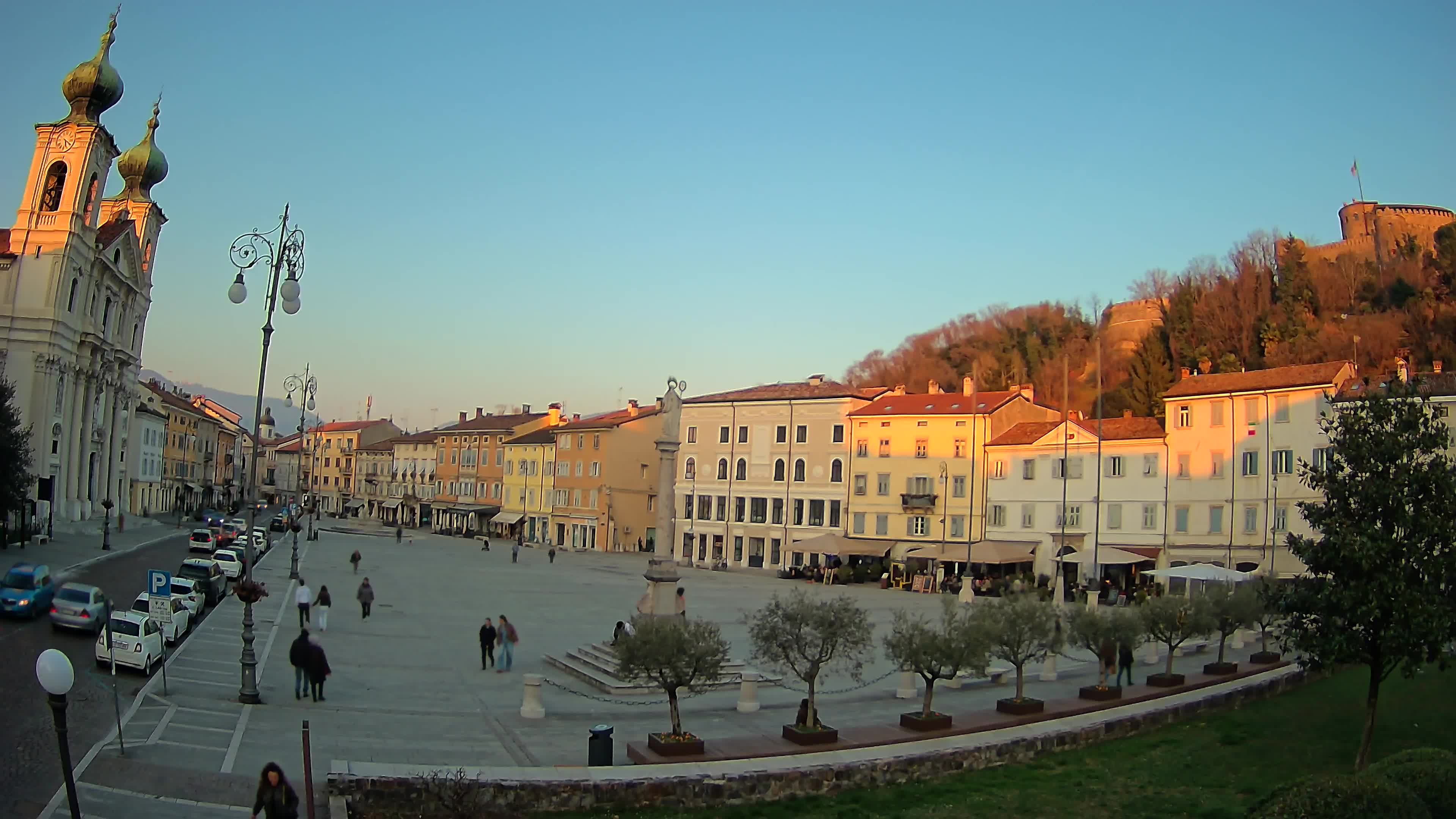 Kamera Gorica Travnik in cerkev sv. Ignacija