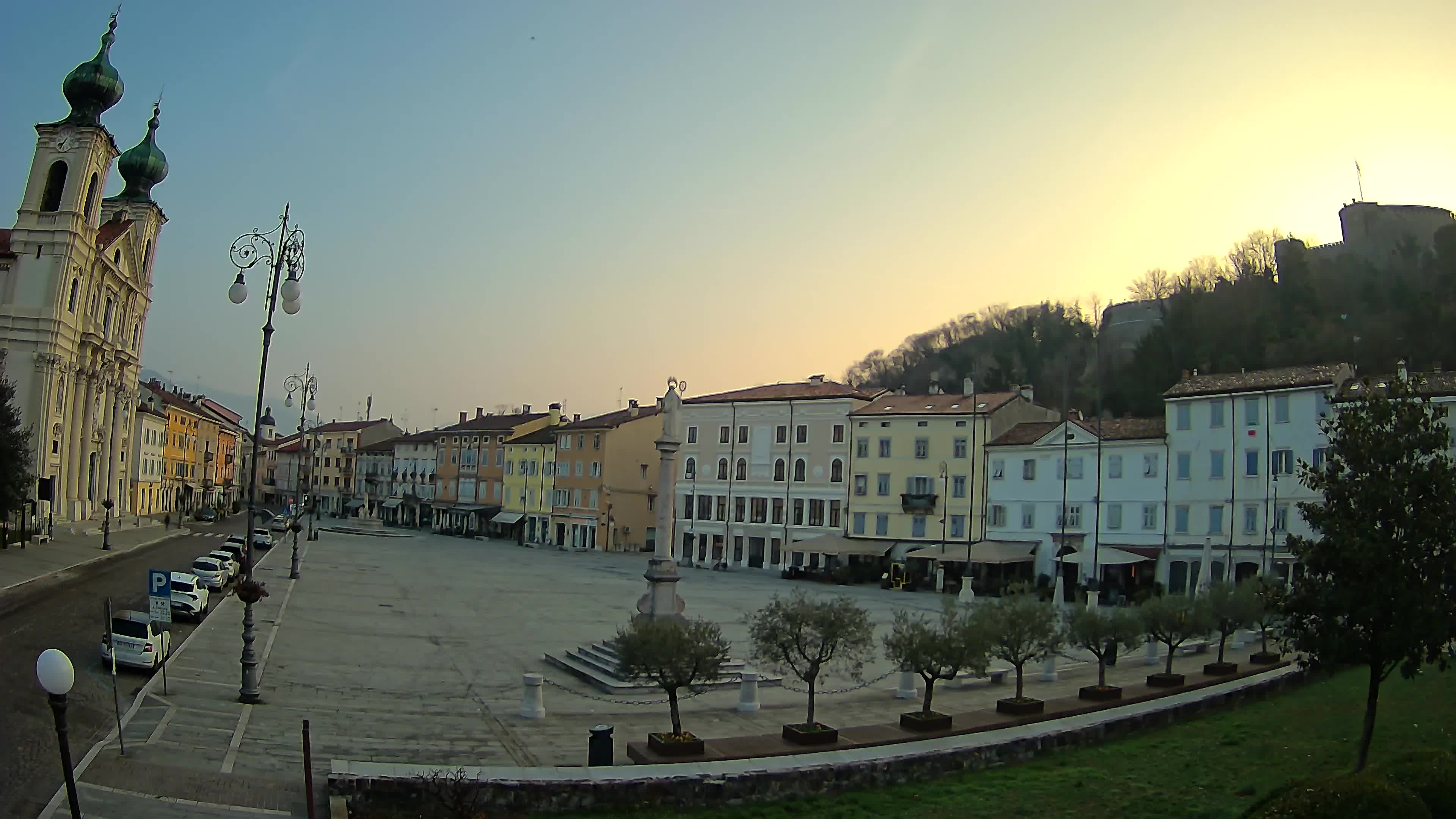 Kamera Gorica Travnik in cerkev sv. Ignacija