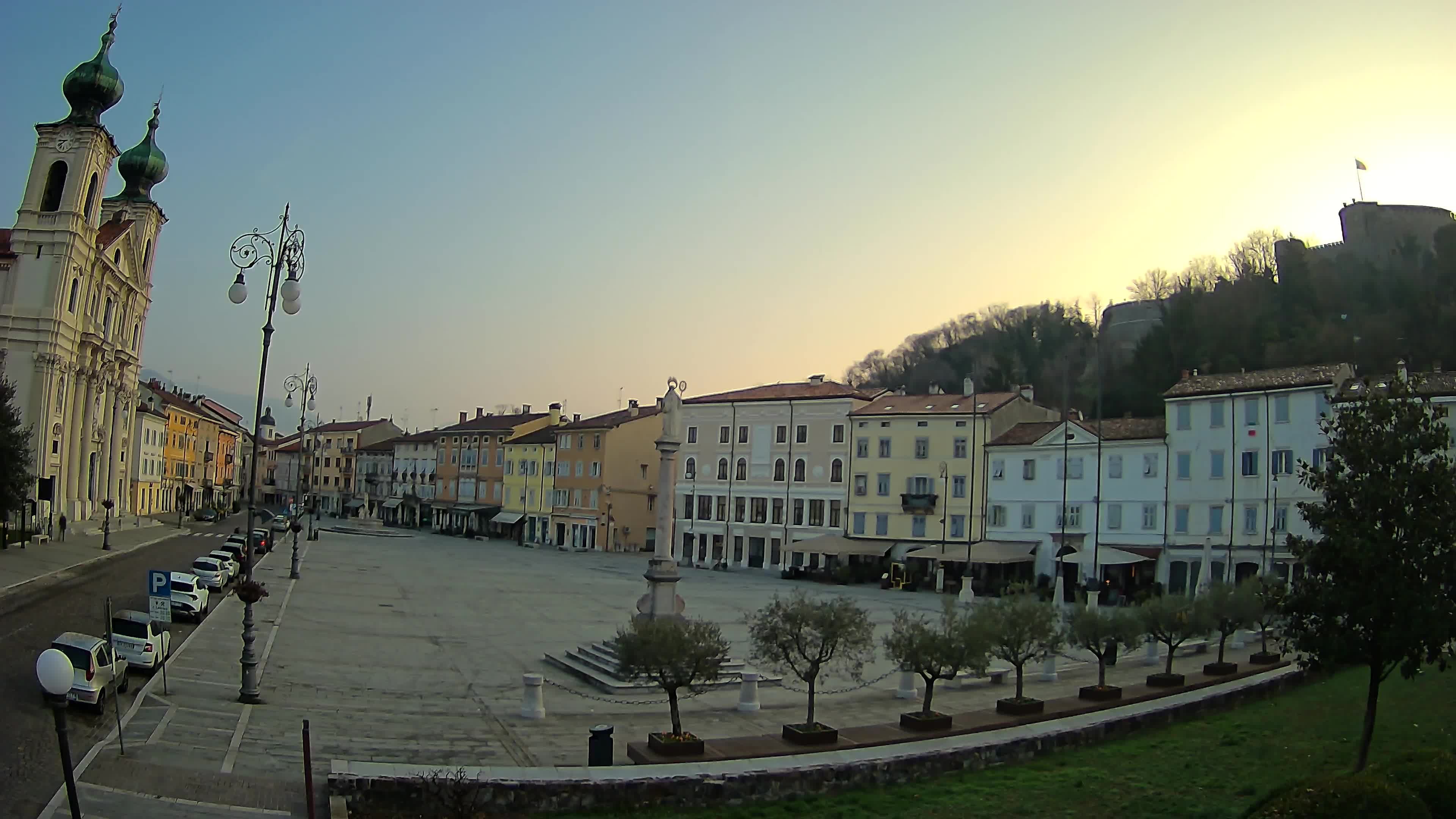 Gorizia Piazza della Vittoria e chiesa di S. Ignazio