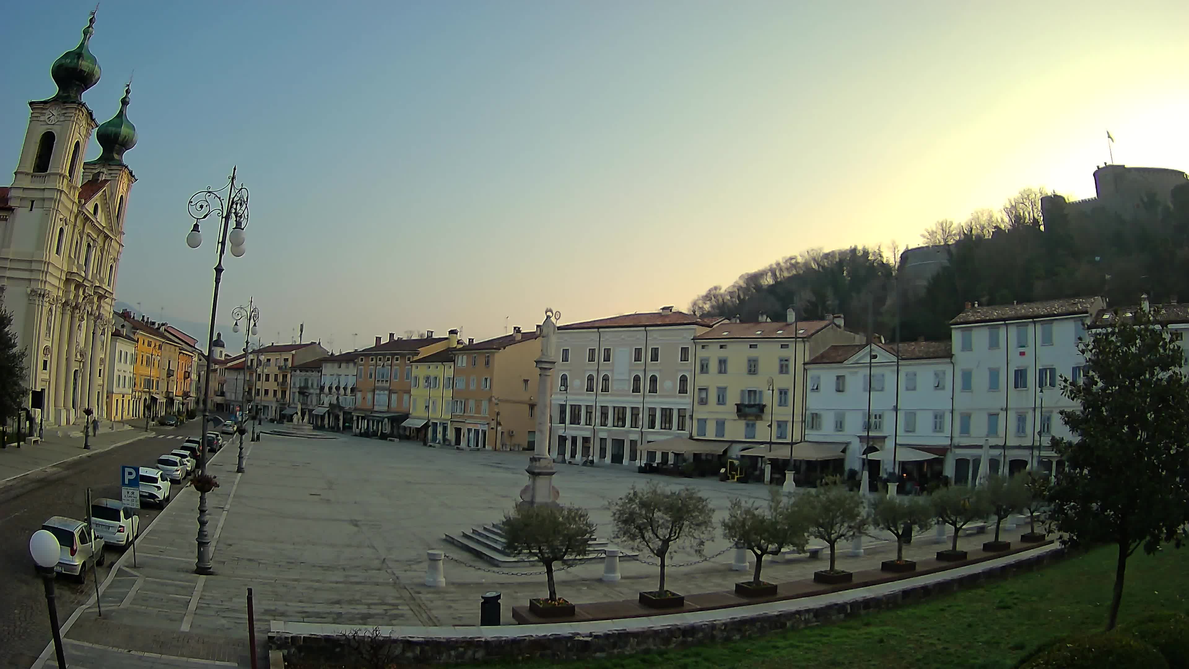 Gorizia Piazza della Vittoria e chiesa di S. Ignazio