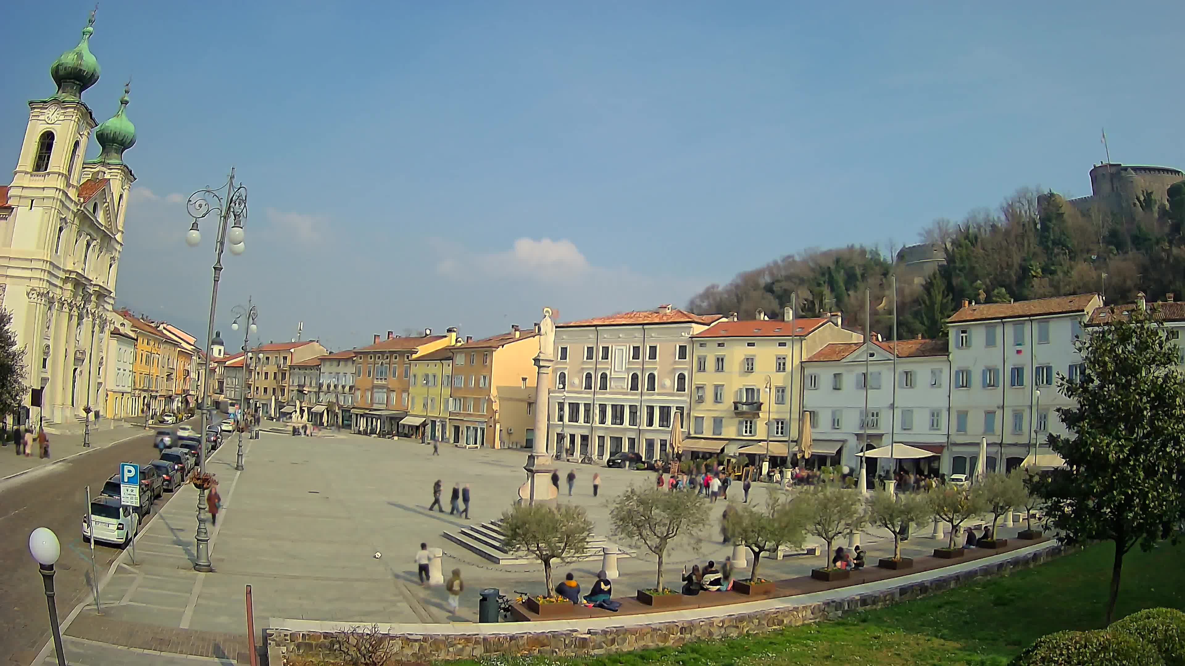 Kamera Gorica Travnik in cerkev sv. Ignacija