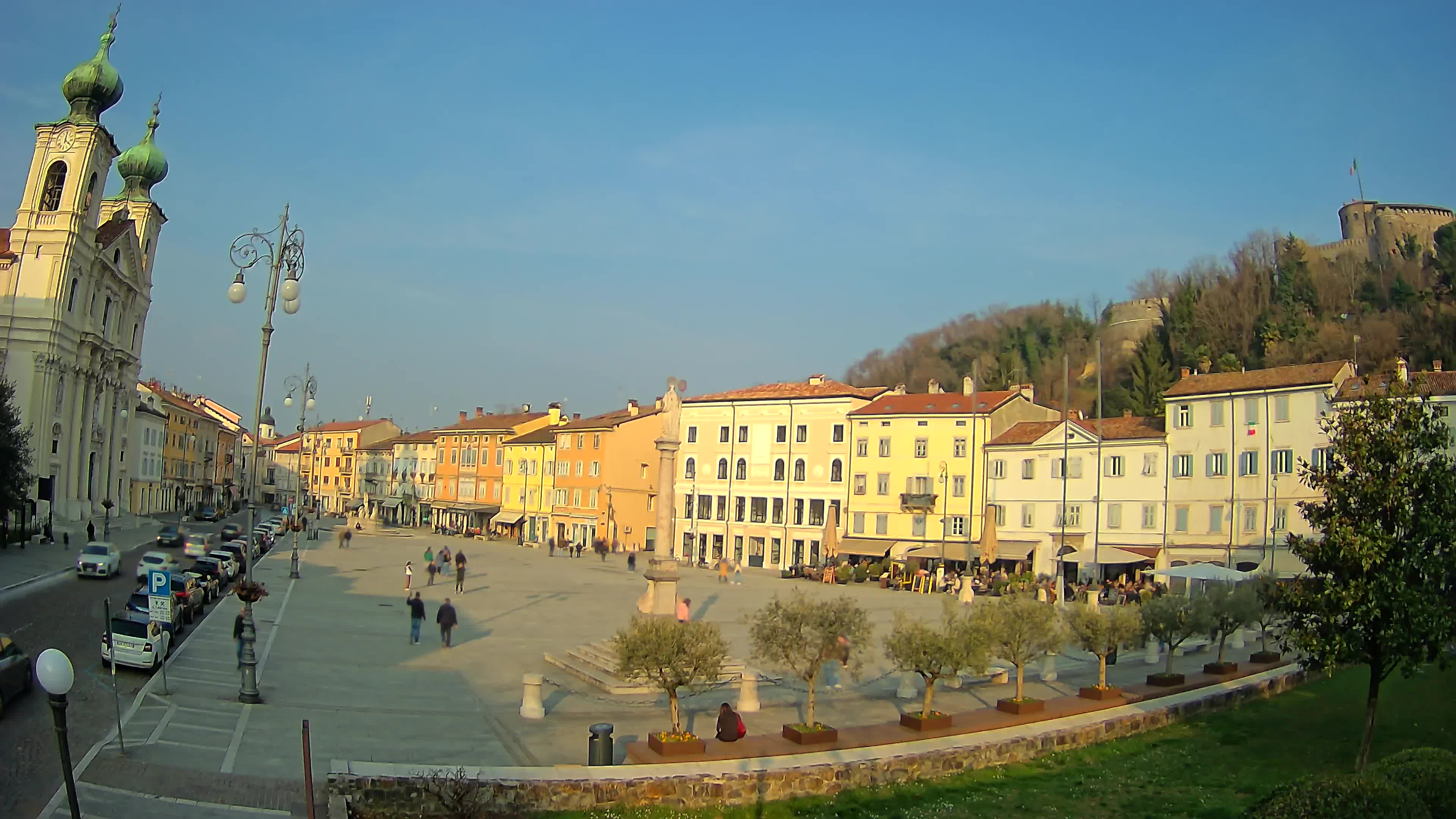 Kamera Gorica Travnik in cerkev sv. Ignacija