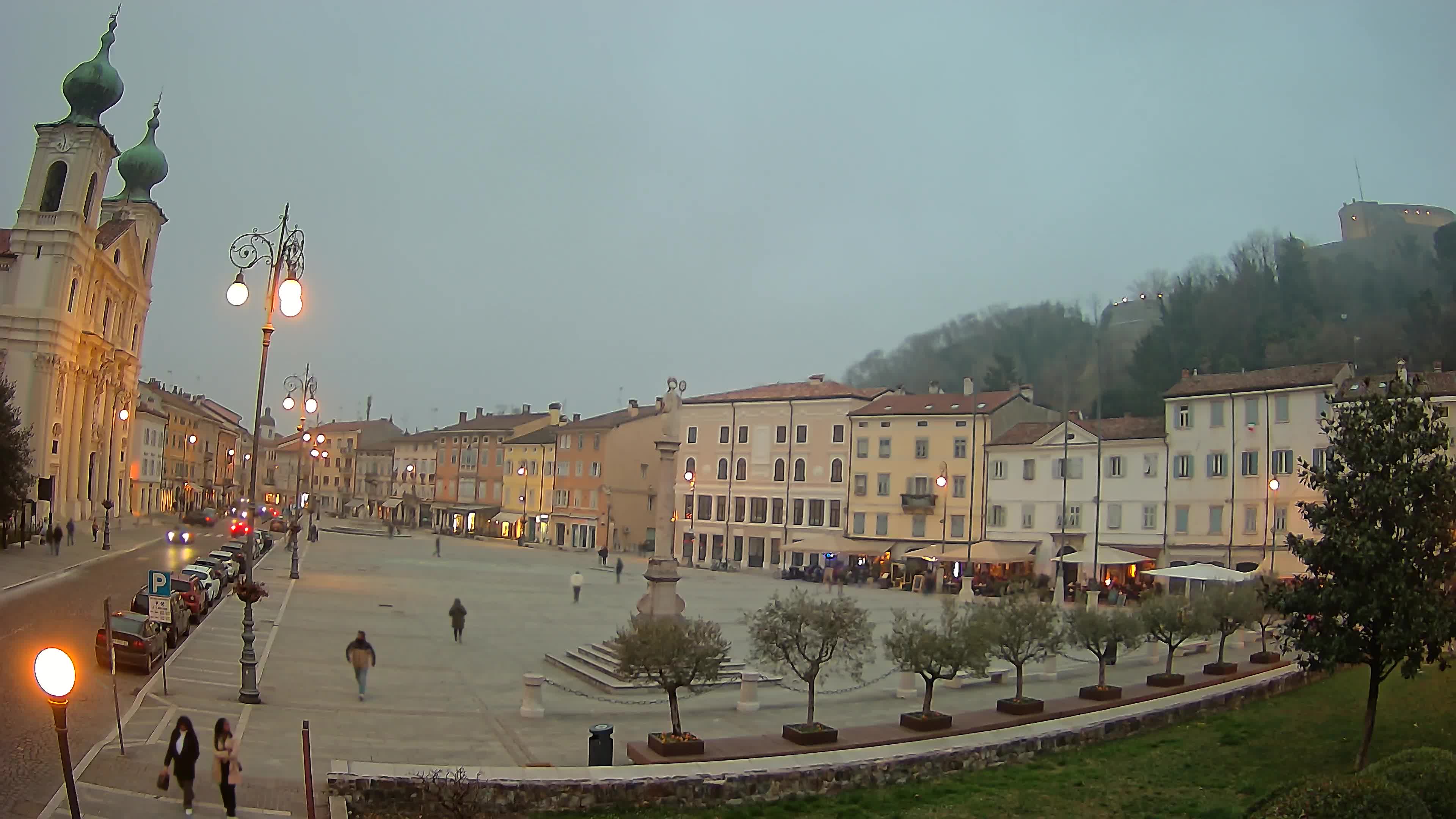 Gorizia Piazza della Vittoria e chiesa di S. Ignazio