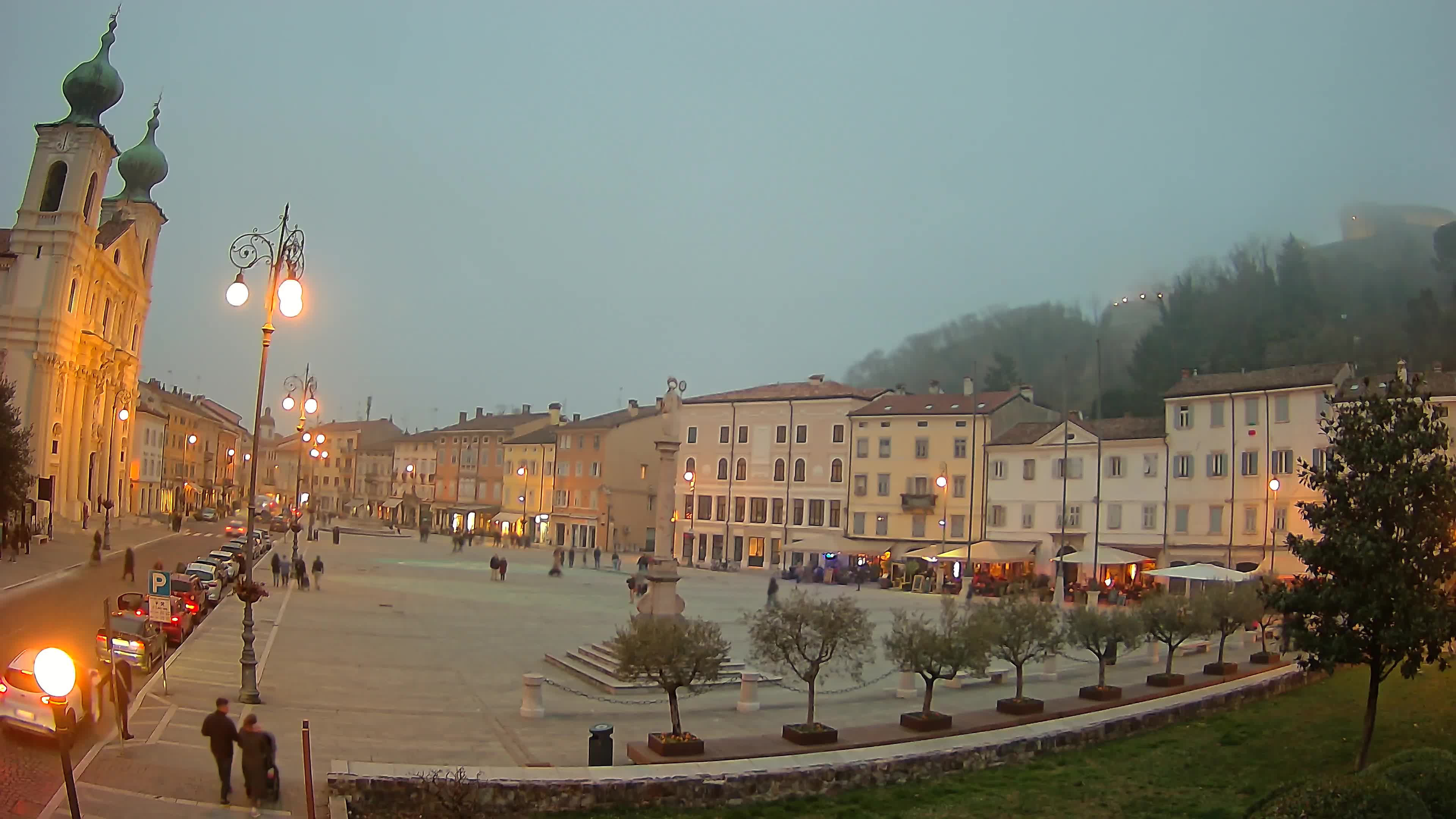 Gorizia Piazza della Vittoria e chiesa di S. Ignazio