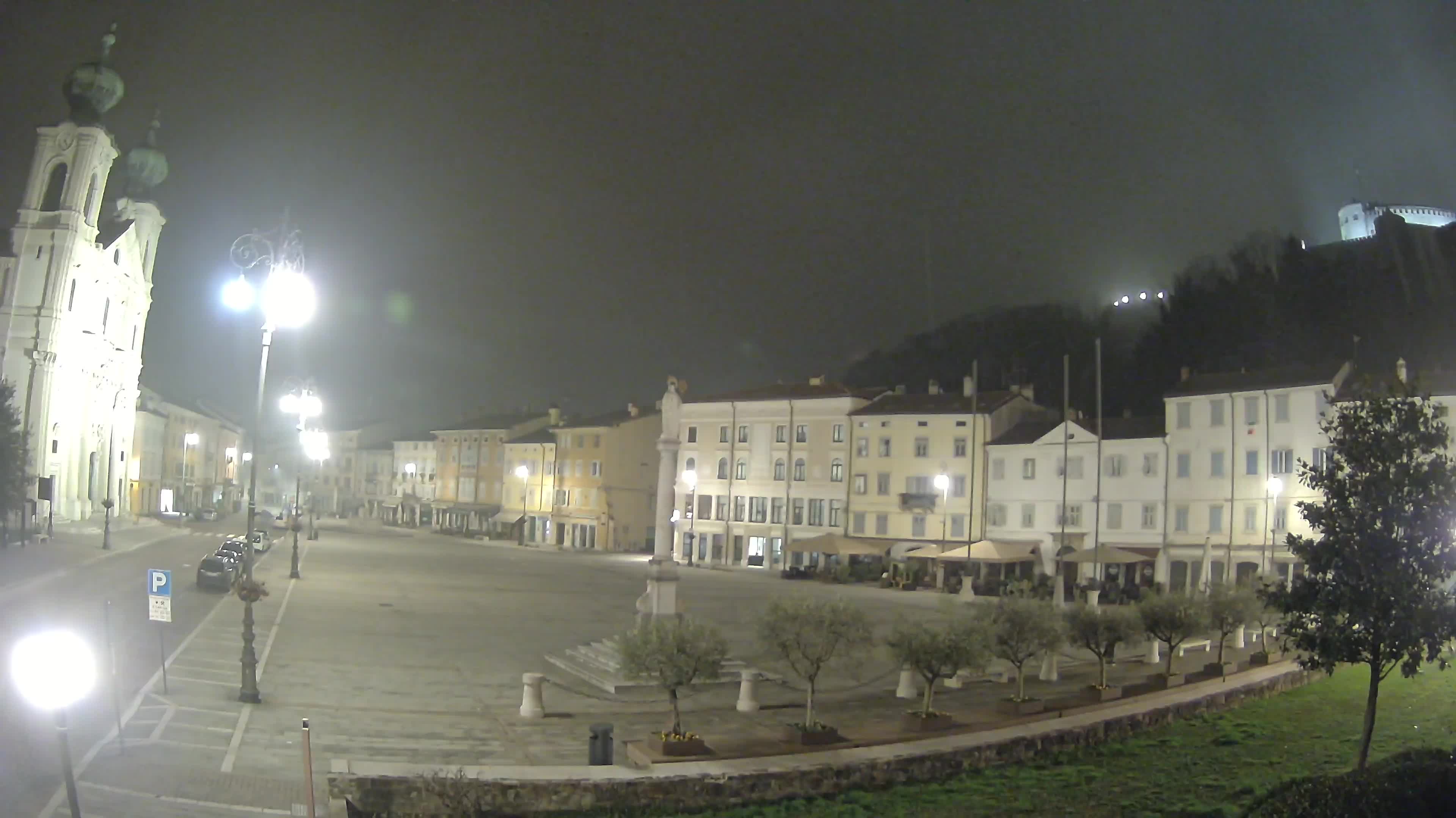 Gorizia Piazza della Vittoria e chiesa di S. Ignazio