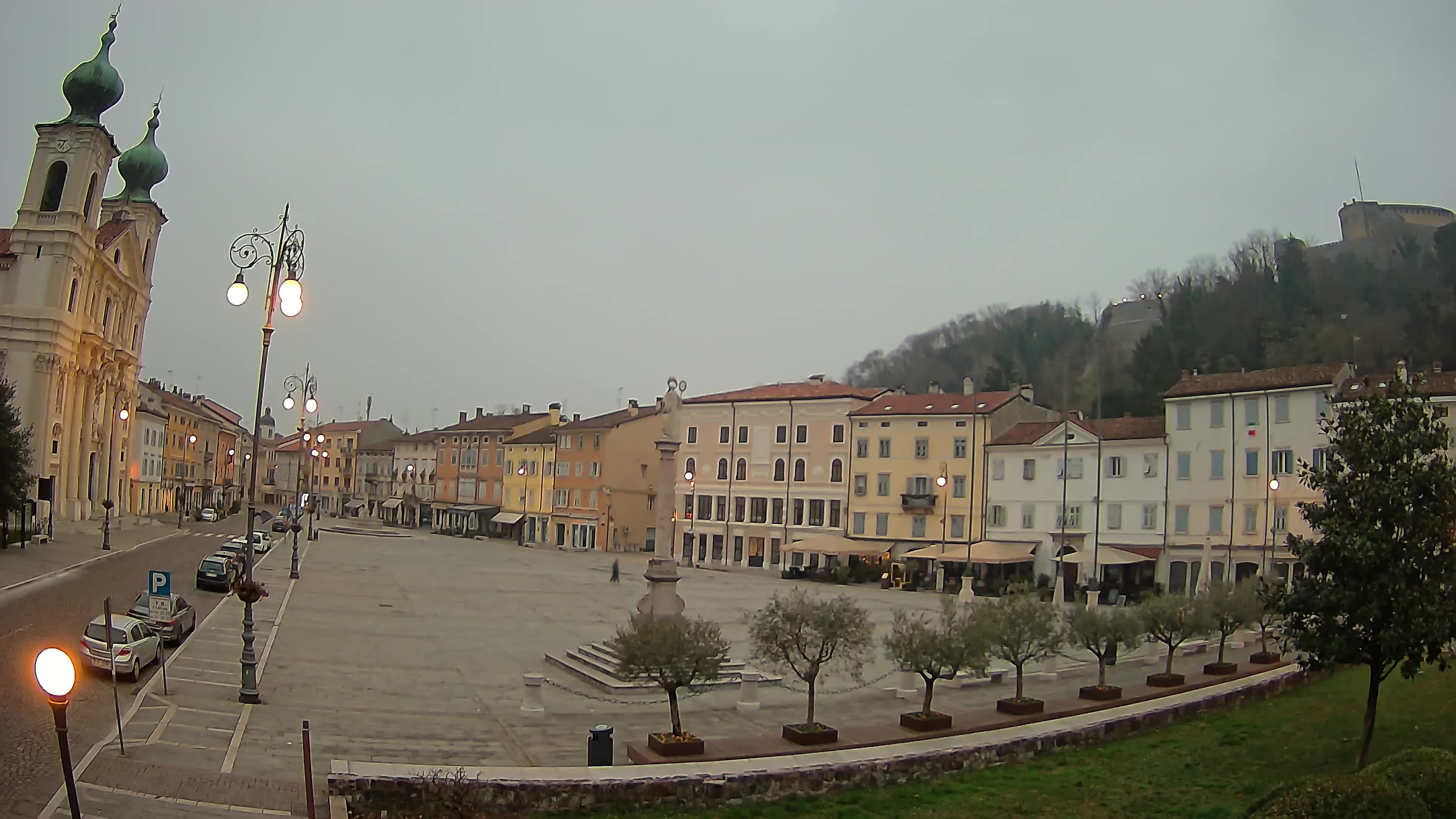 Gorizia – Plaza Vittoria – iglesia de San Pedro. Ignacio
