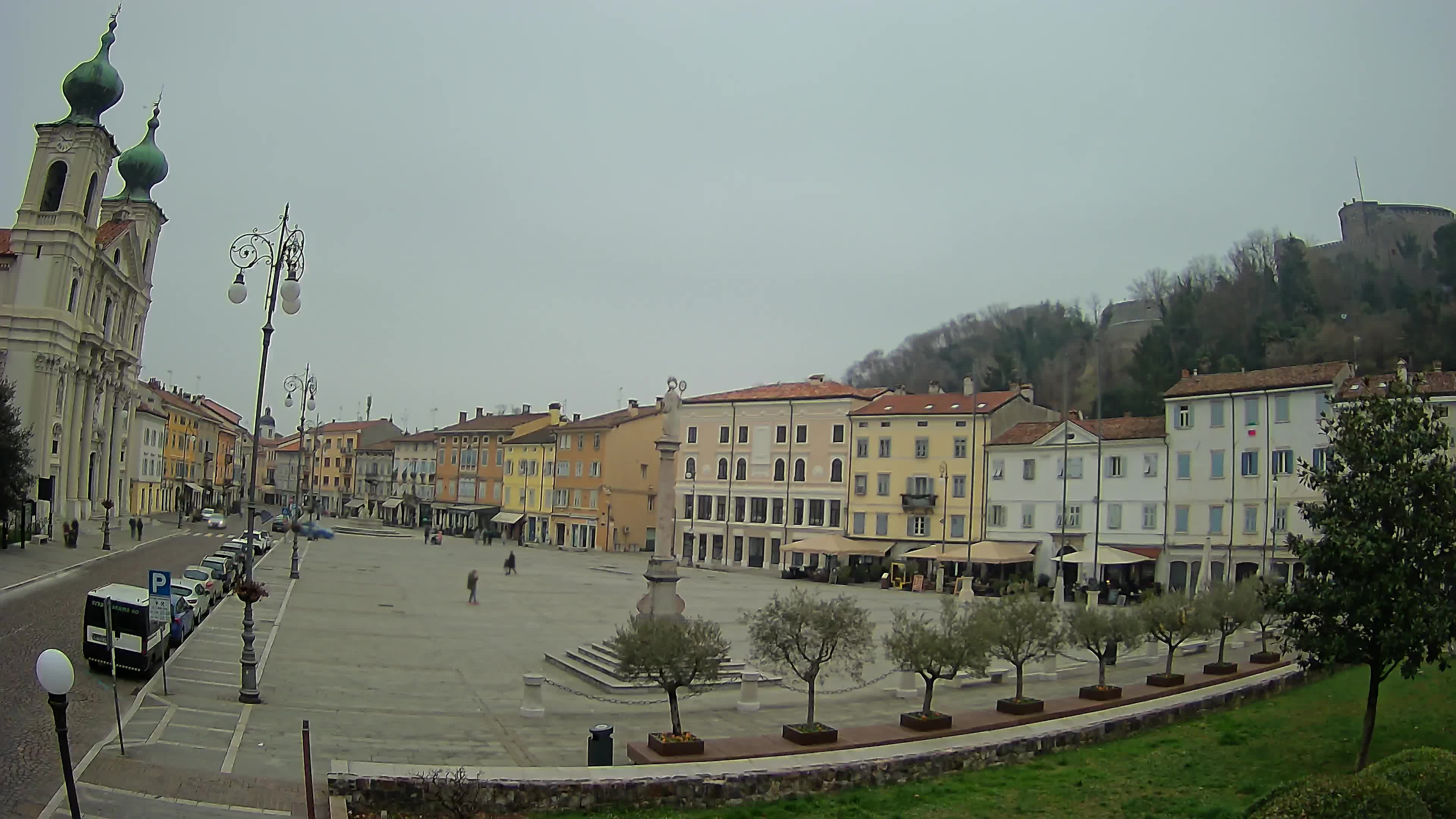 Gorizia Piazza della Vittoria e chiesa di S. Ignazio