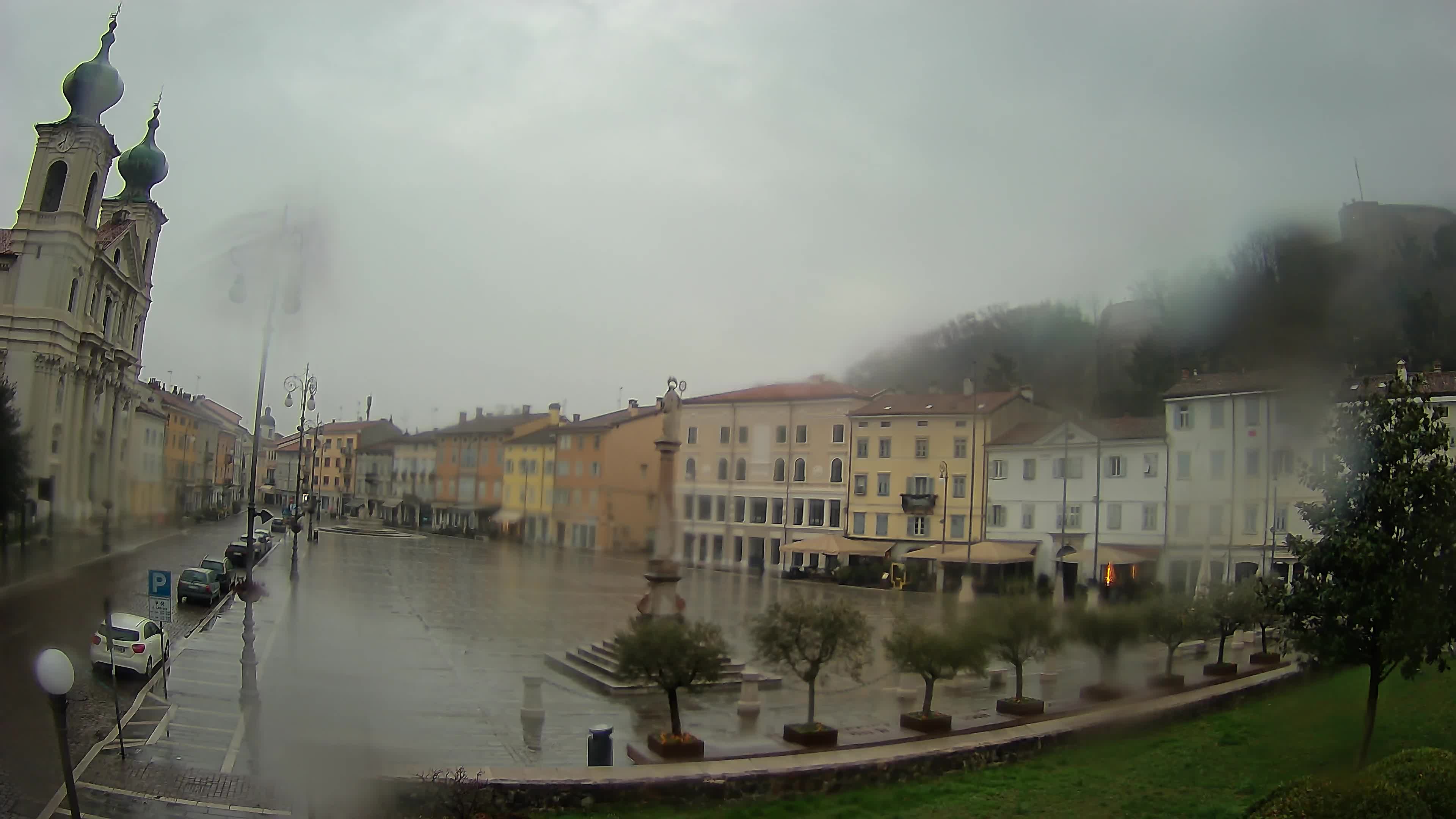 Kamera Gorica Travnik in cerkev sv. Ignacija