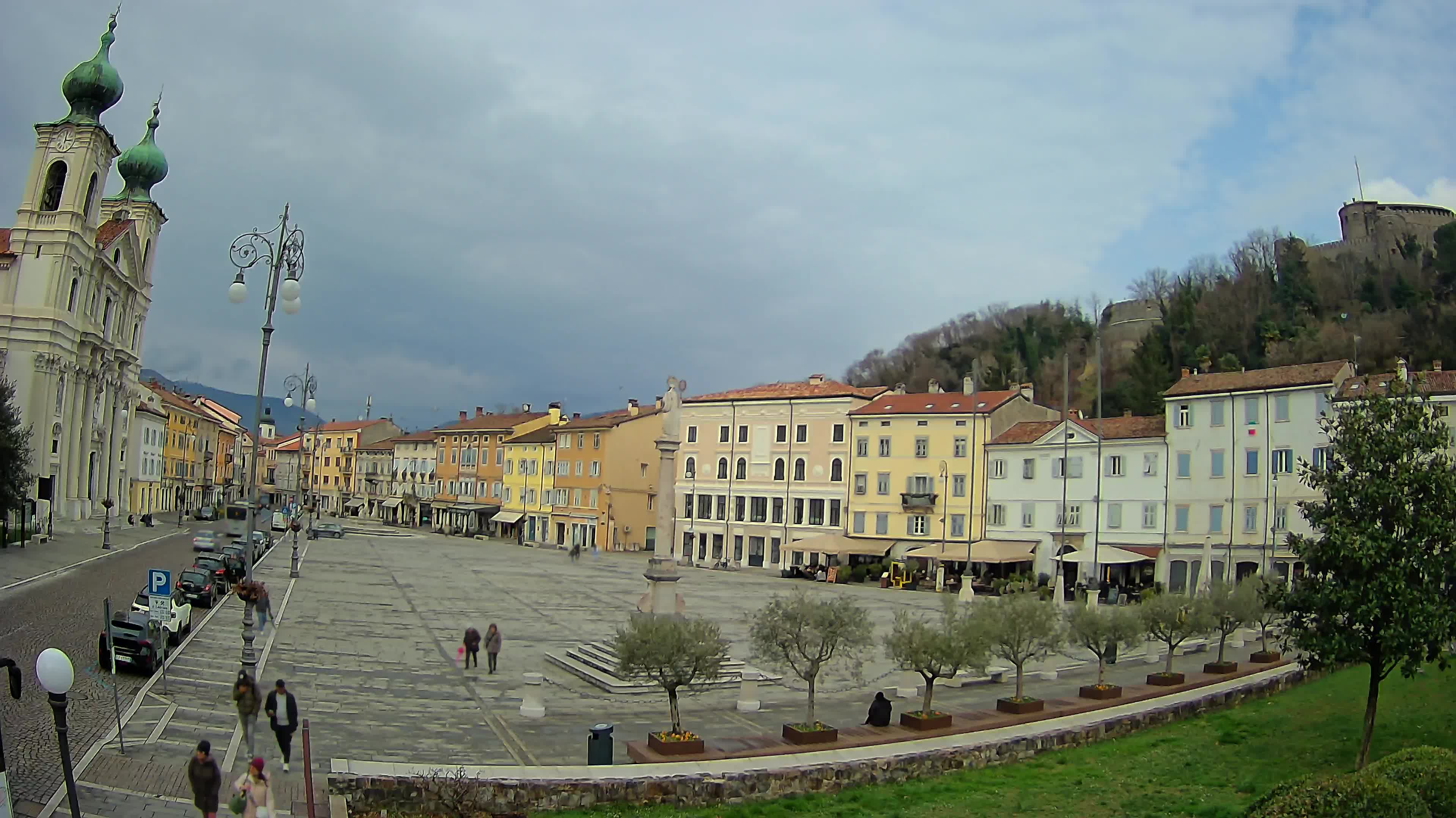 Kamera Gorica Travnik in cerkev sv. Ignacija