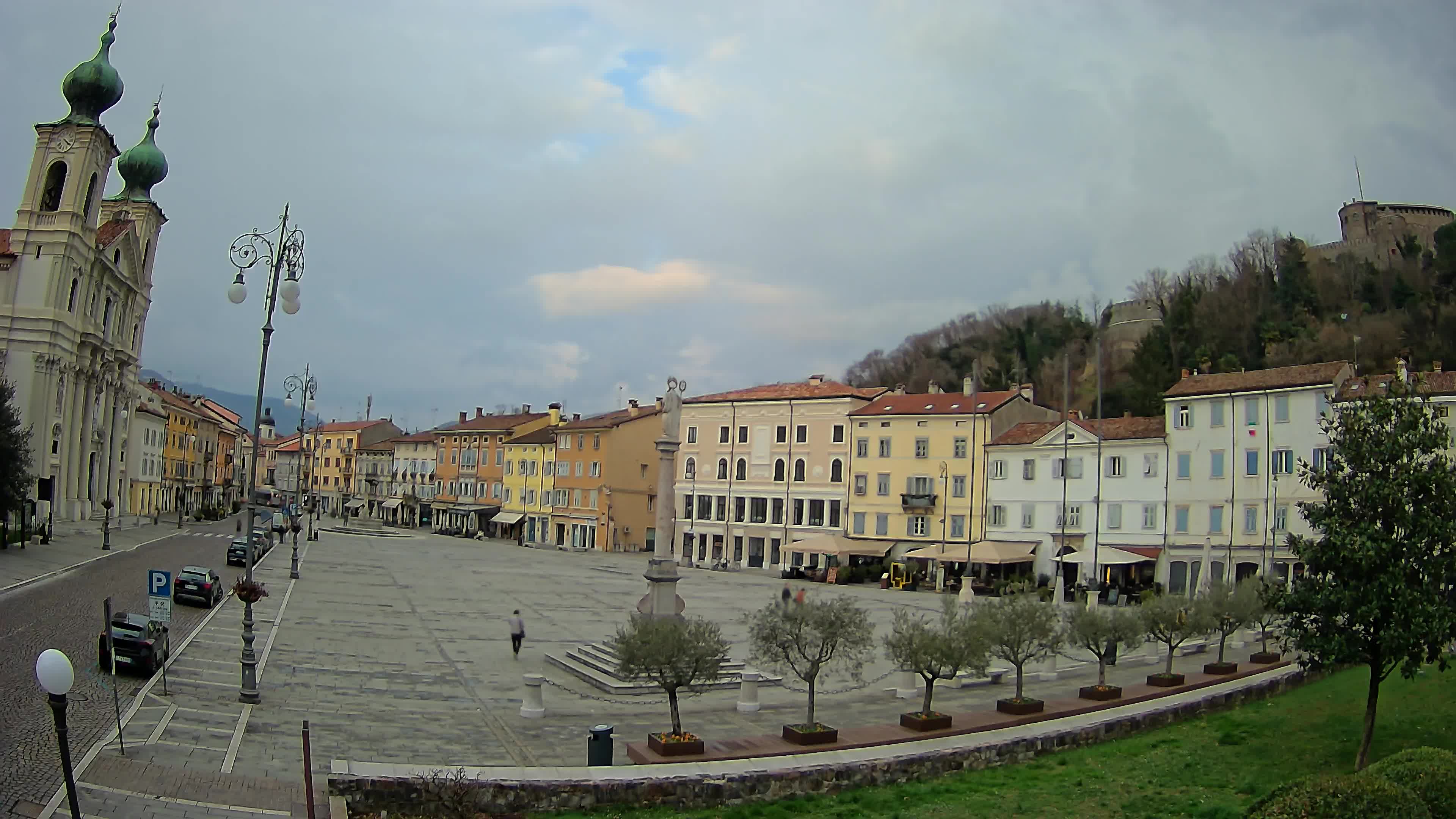 Gorizia Piazza della Vittoria e chiesa di S. Ignazio