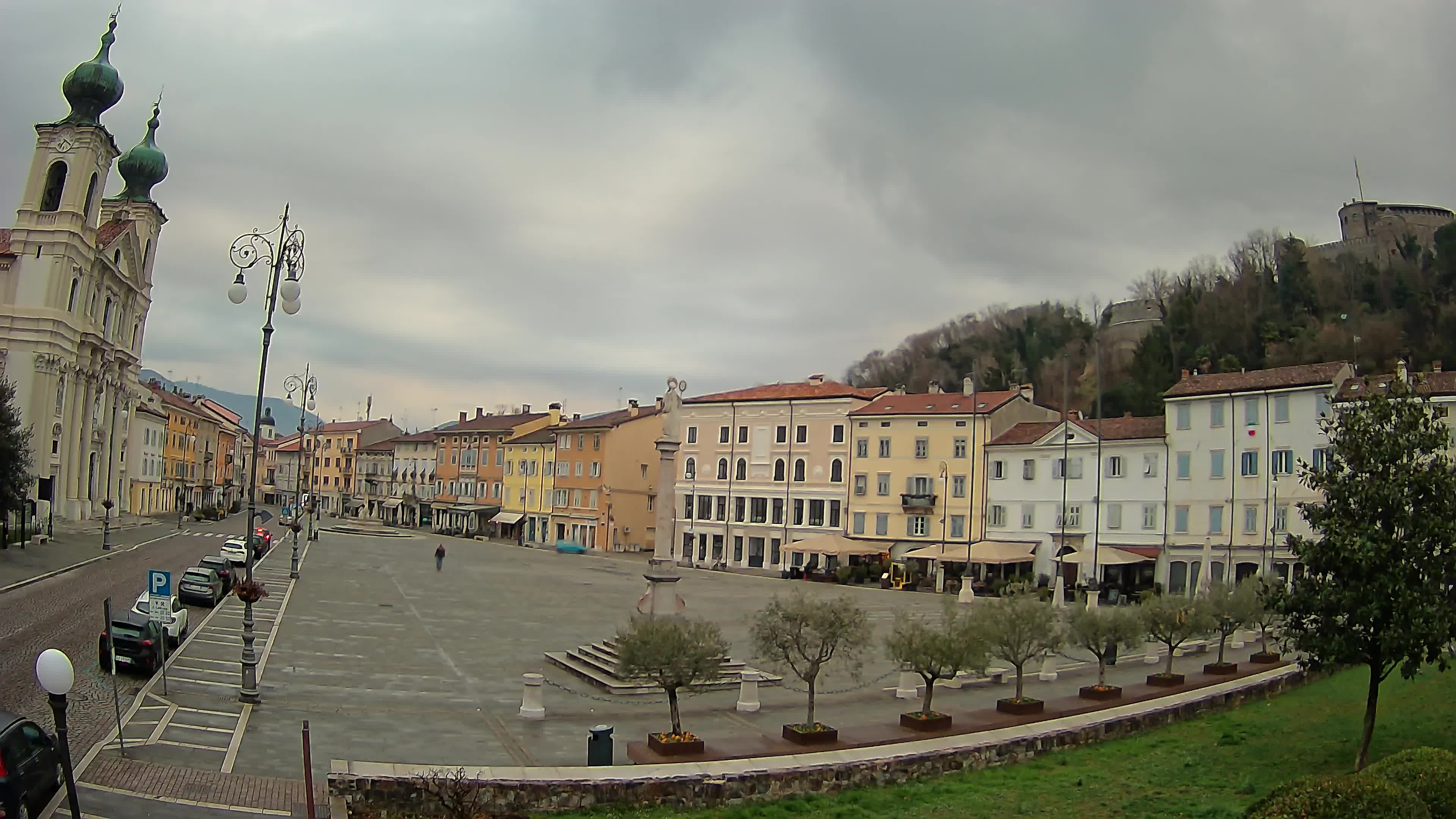 Gorizia Piazza della Vittoria e chiesa di S. Ignazio