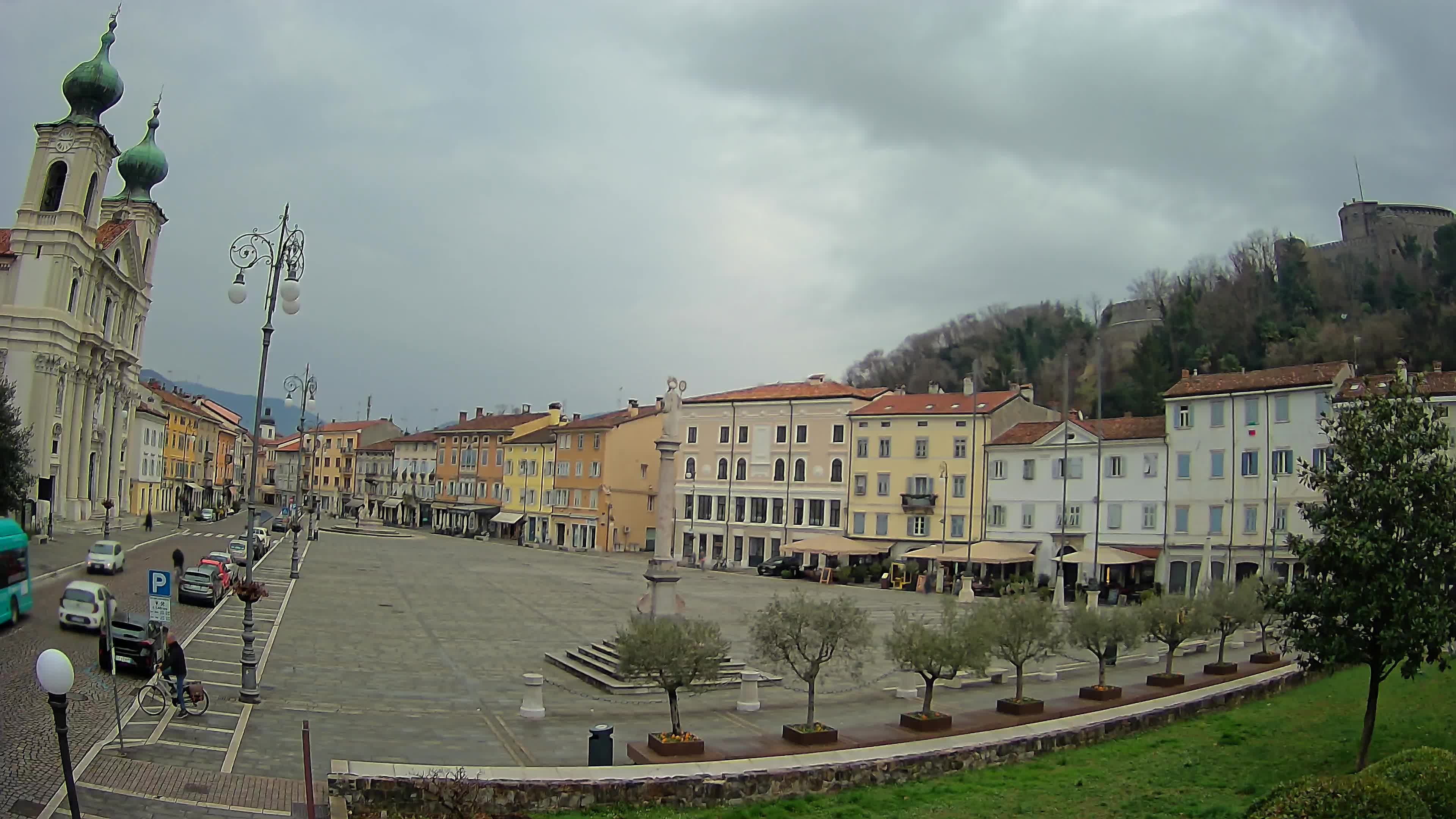 Gorizia – Plaza Vittoria – iglesia de San Pedro. Ignacio