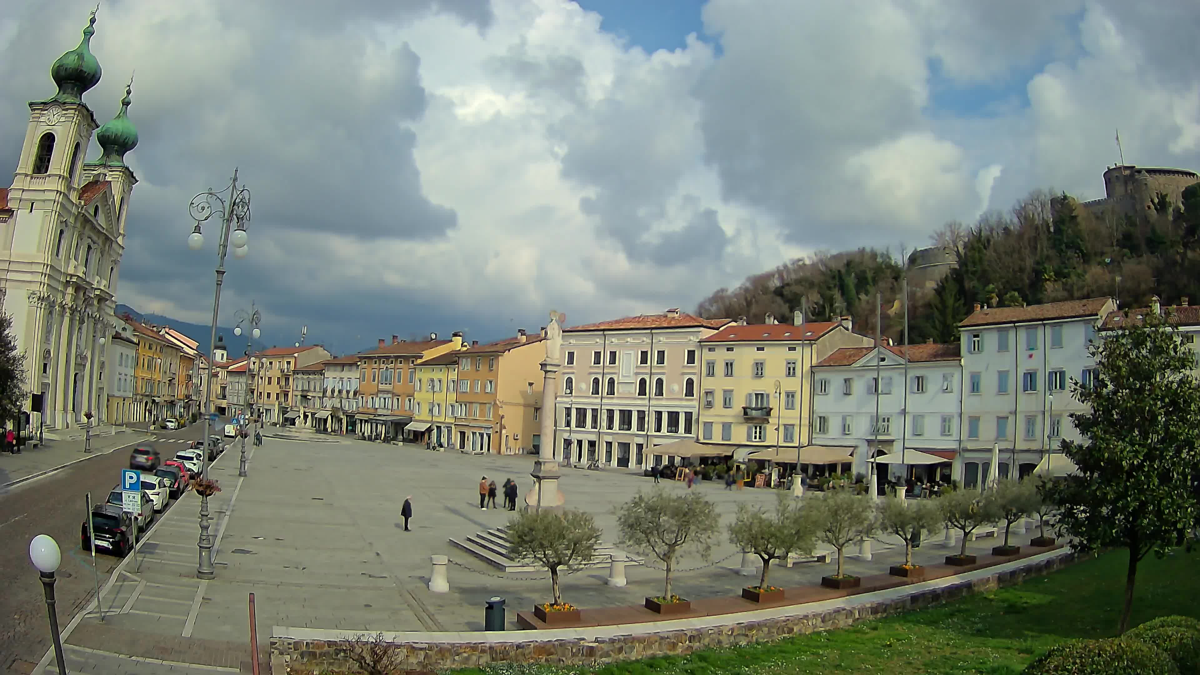 Gorizia – Plaza Vittoria – iglesia de San Pedro. Ignacio