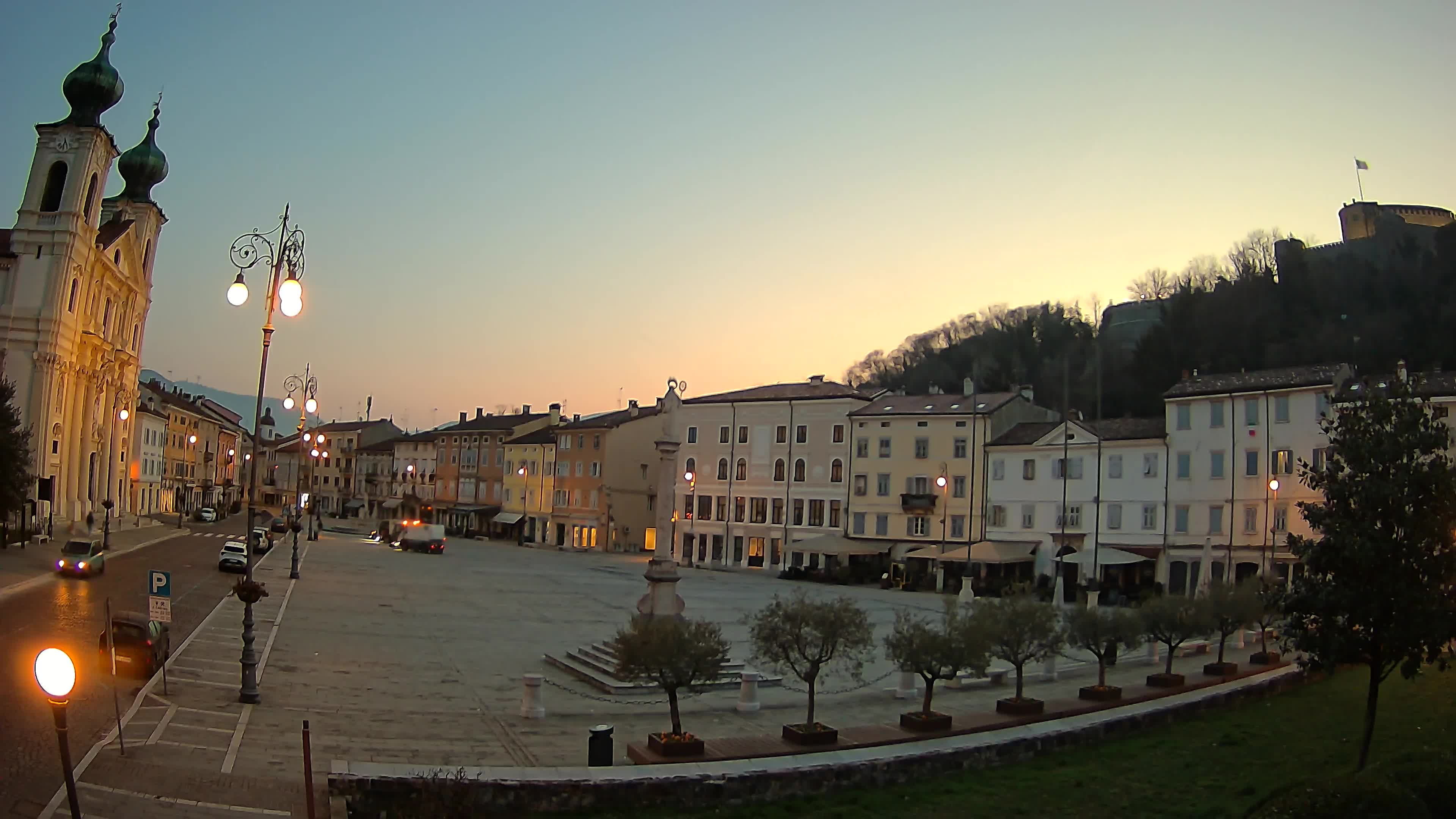 Gorizia Piazza della Vittoria e chiesa di S. Ignazio
