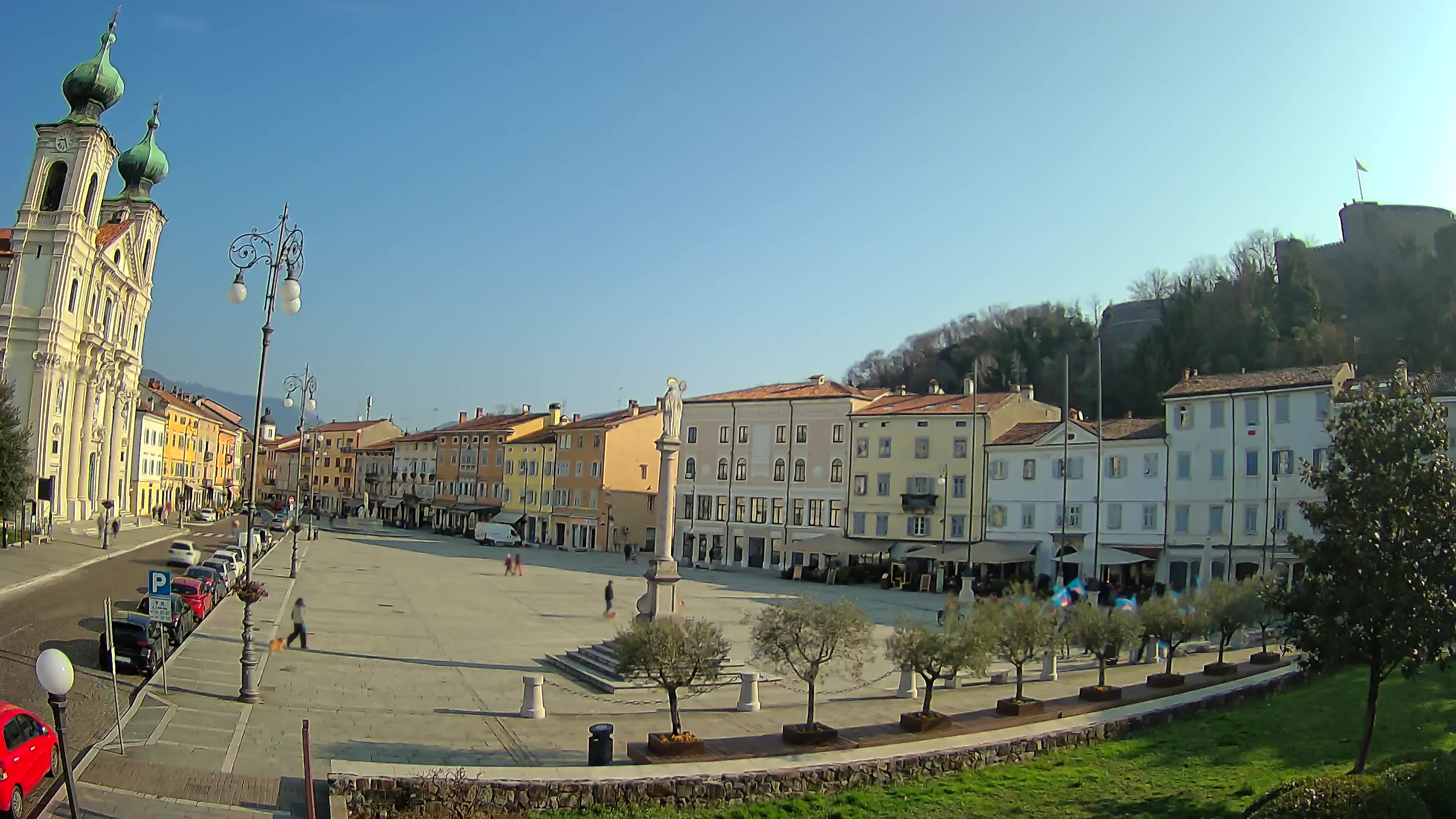 Kamera Gorica Travnik in cerkev sv. Ignacija
