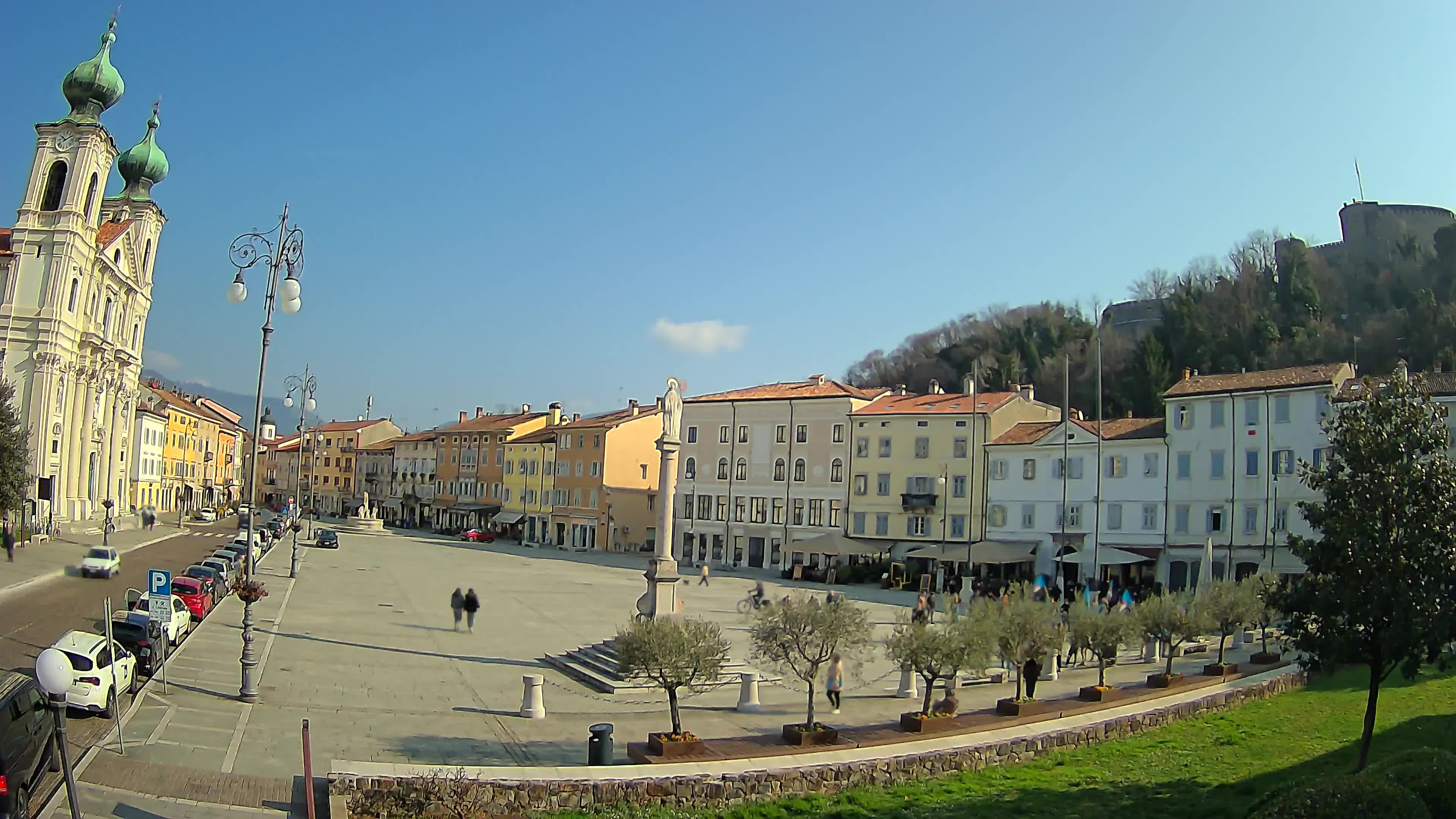 Gorizia – Plaza Vittoria – iglesia de San Pedro. Ignacio