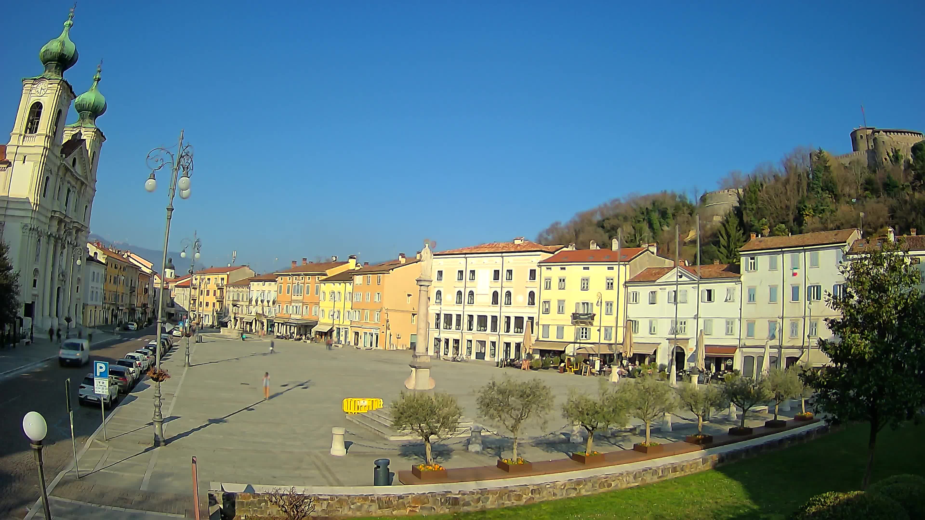 Kamera Gorica Travnik in cerkev sv. Ignacija