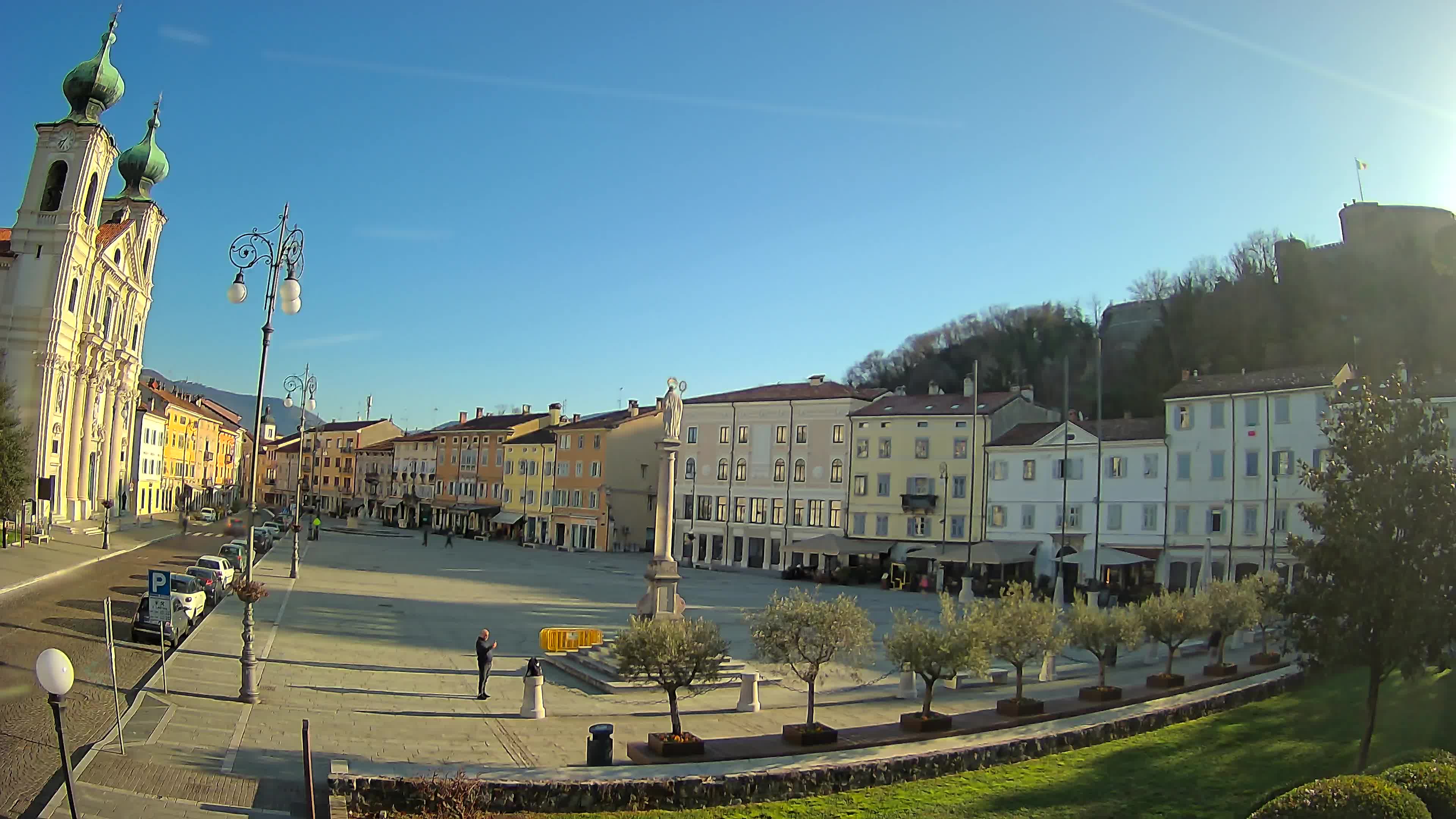 Kamera Gorica Travnik in cerkev sv. Ignacija