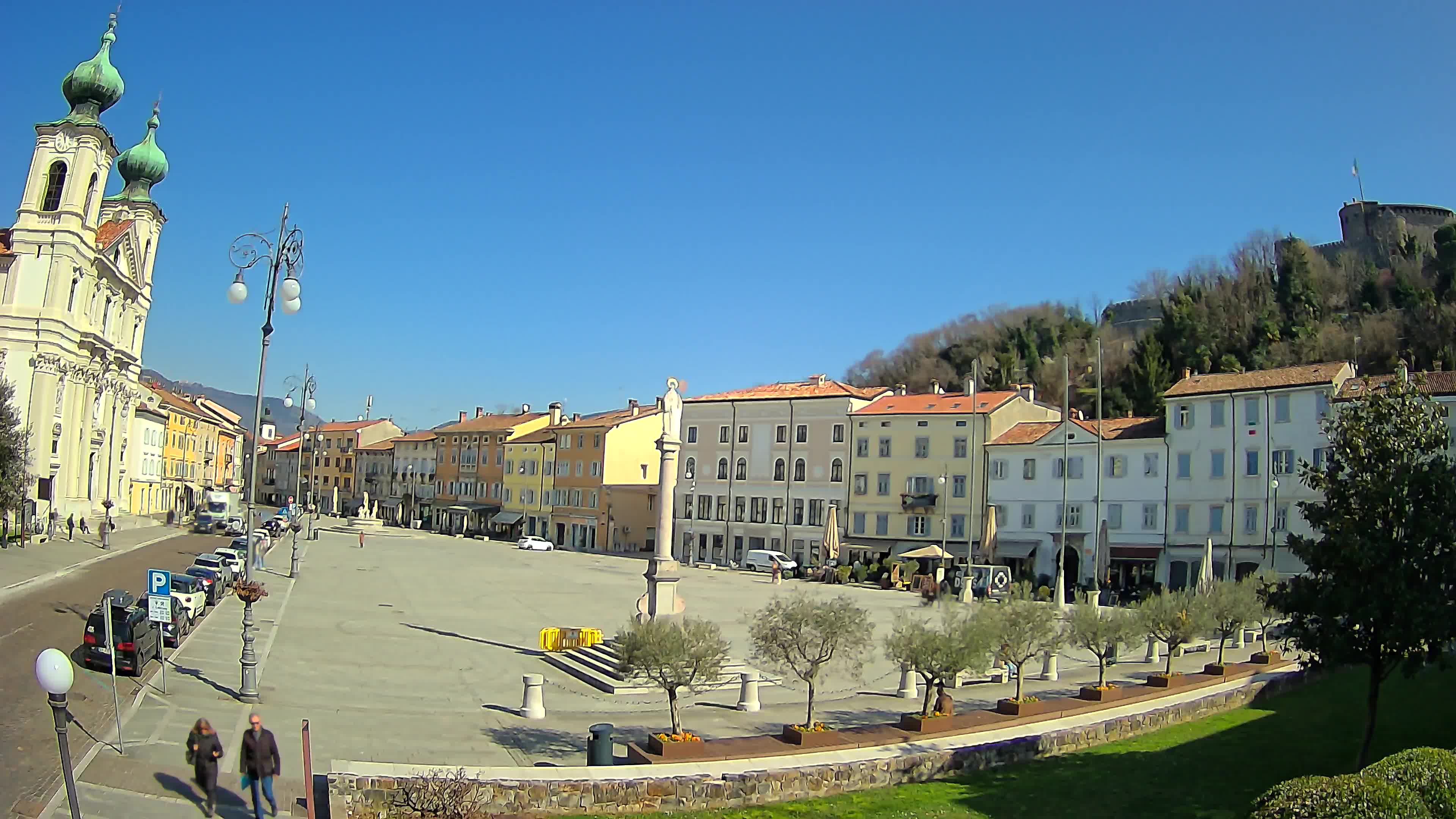 Kamera Gorica Travnik in cerkev sv. Ignacija