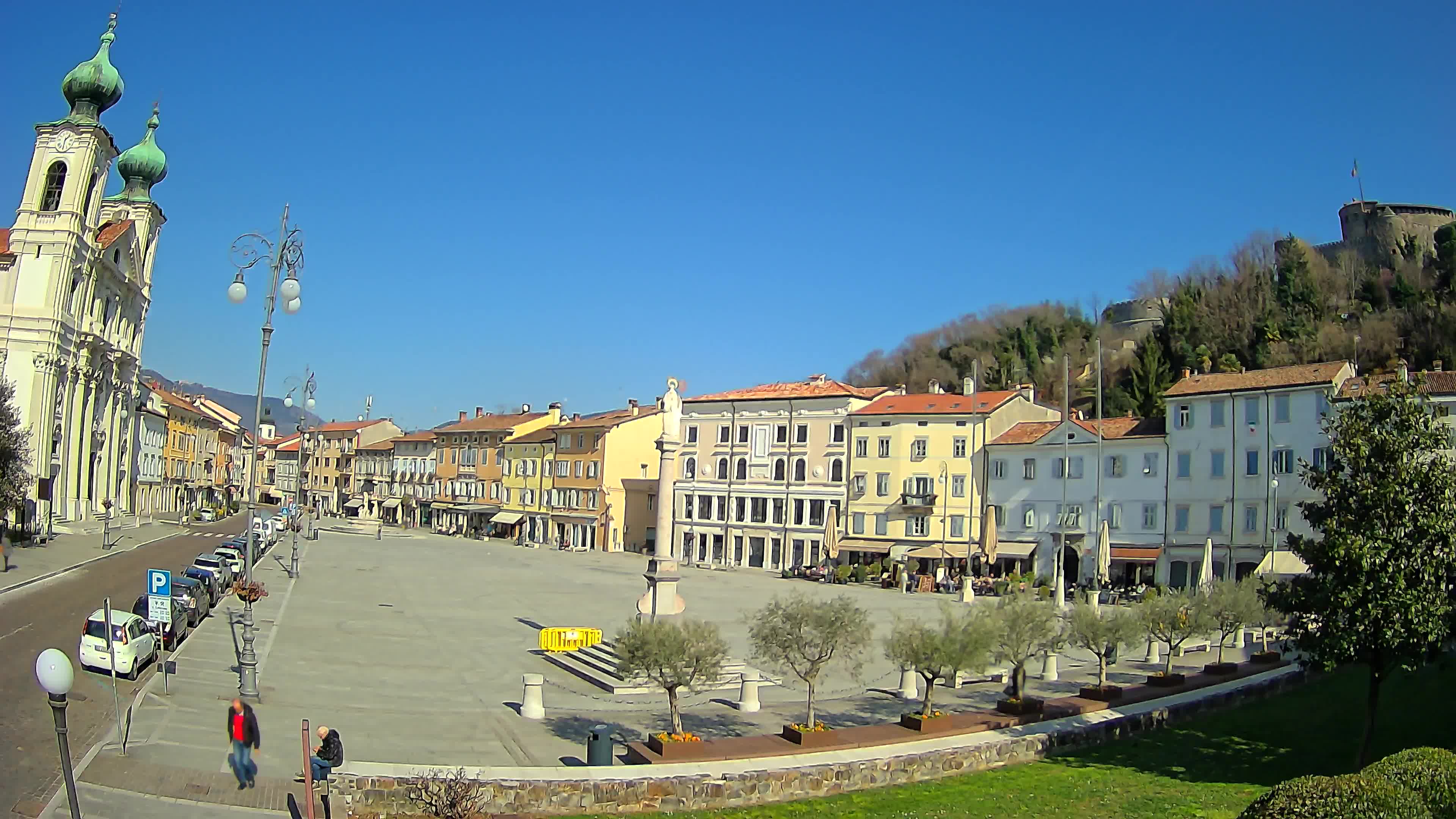 Kamera Gorica Travnik in cerkev sv. Ignacija