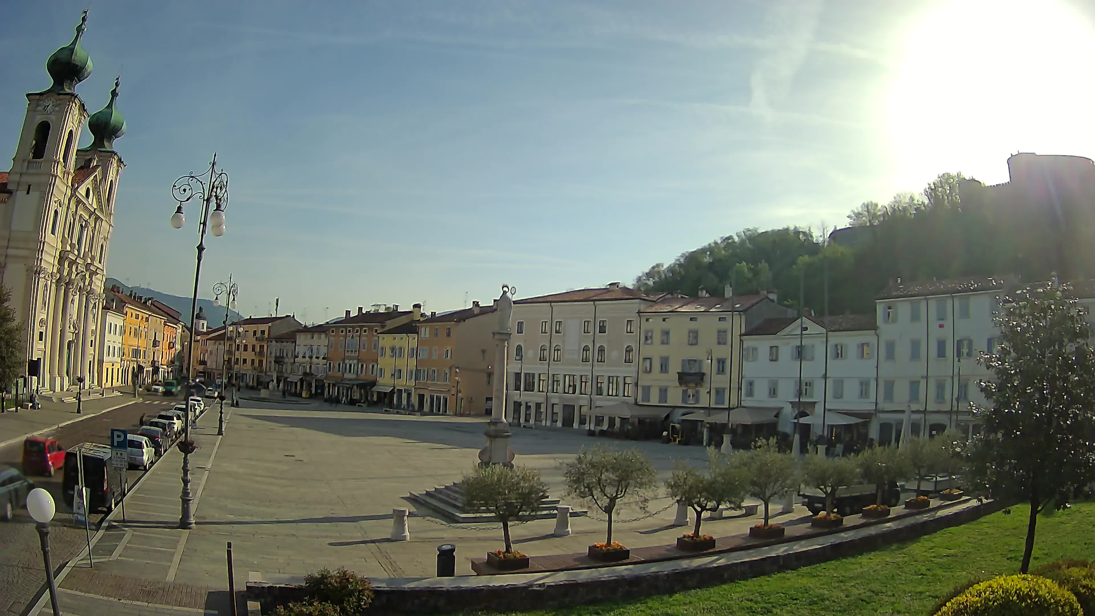 Kamera Gorica Travnik in cerkev sv. Ignacija