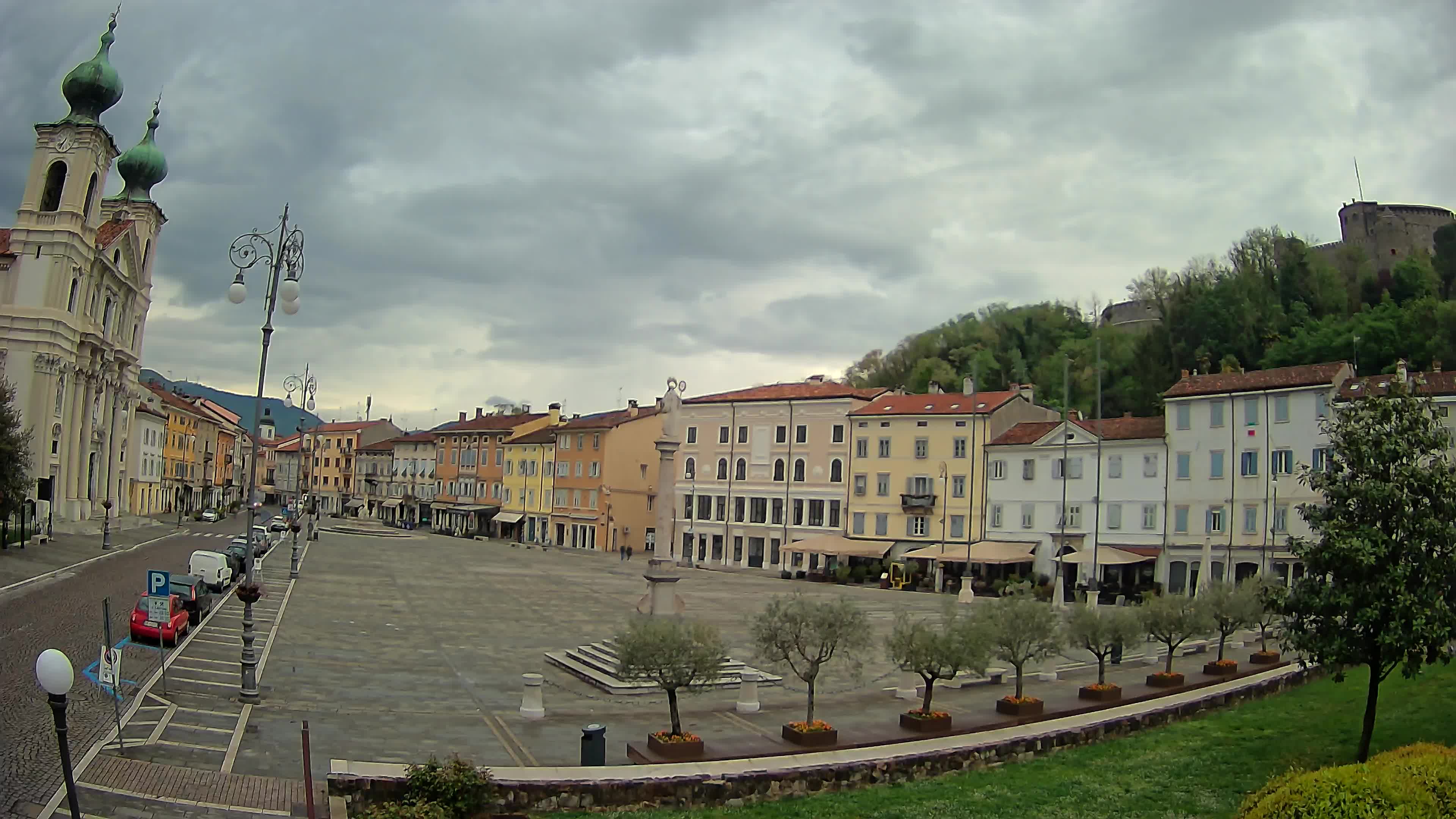Gorizia Piazza della Vittoria e chiesa di S. Ignazio