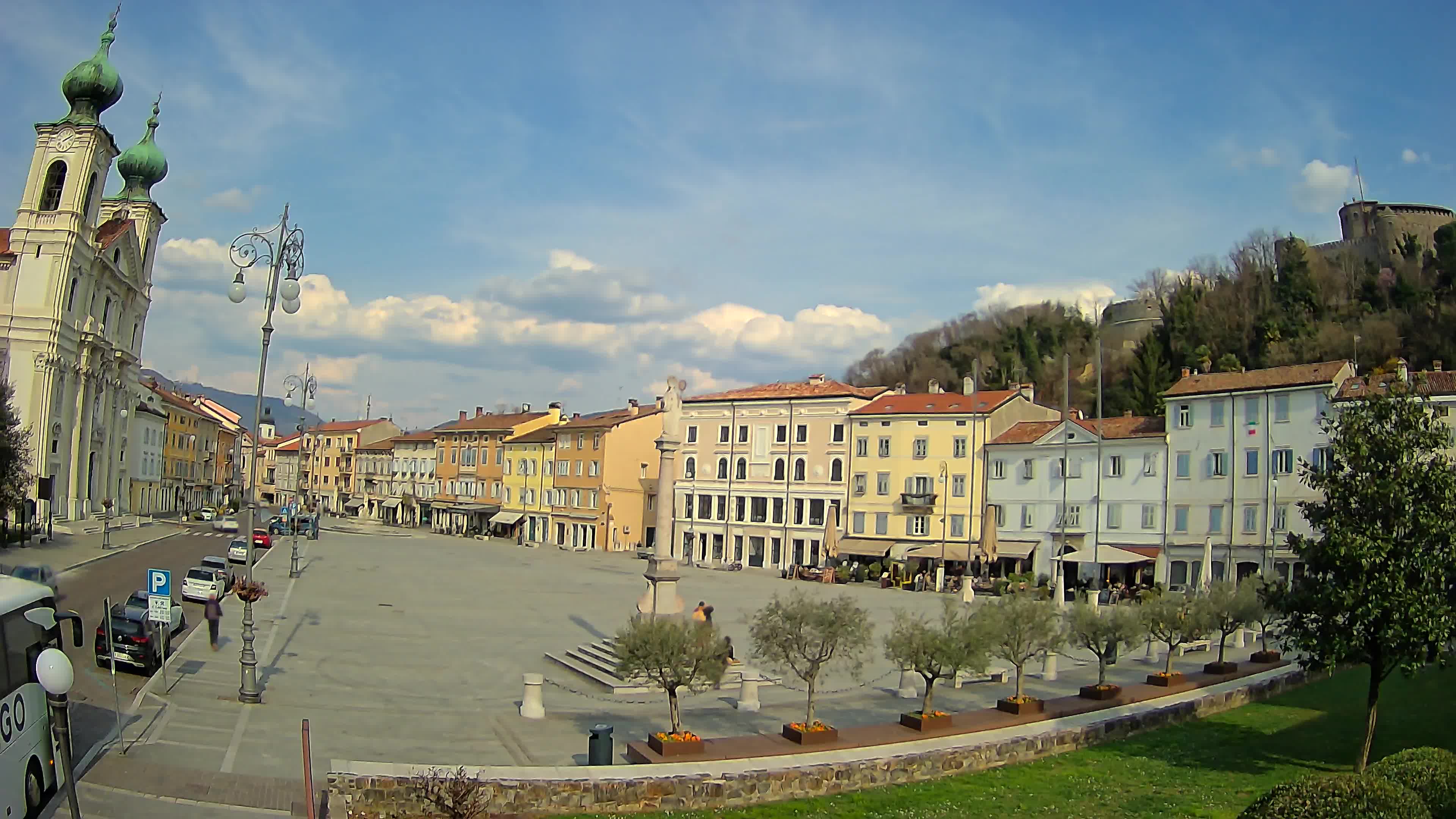 Kamera Gorica Travnik in cerkev sv. Ignacija