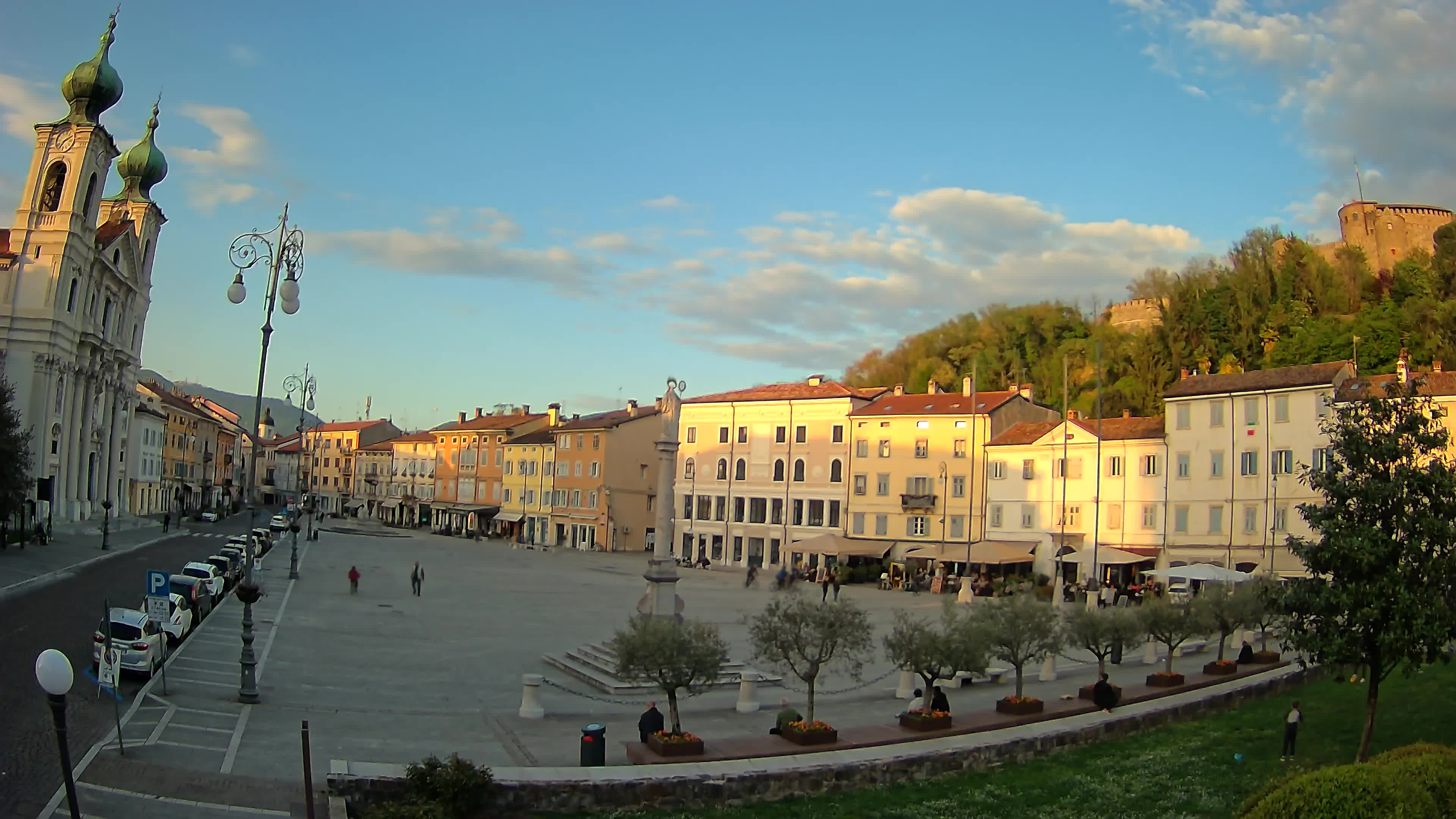 Kamera Gorica Travnik in cerkev sv. Ignacija