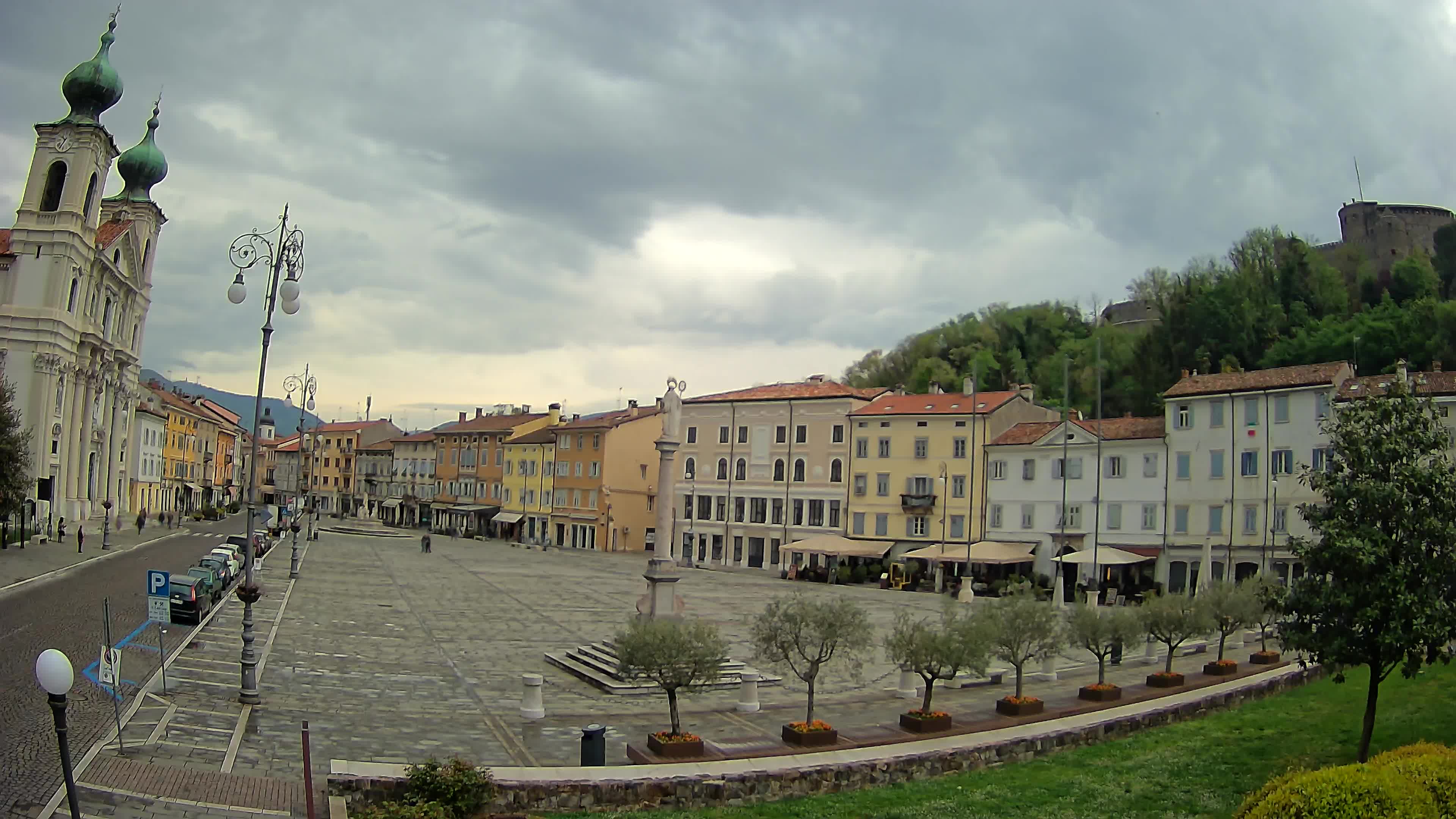 Gorizia – Plaza Vittoria – iglesia de San Pedro. Ignacio