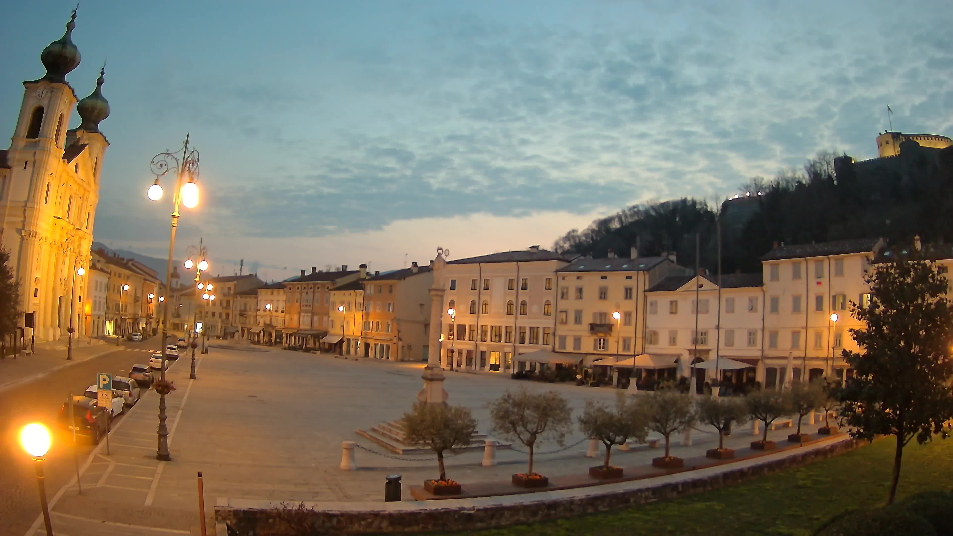 Gorizia Piazza della Vittoria e chiesa di S. Ignazio