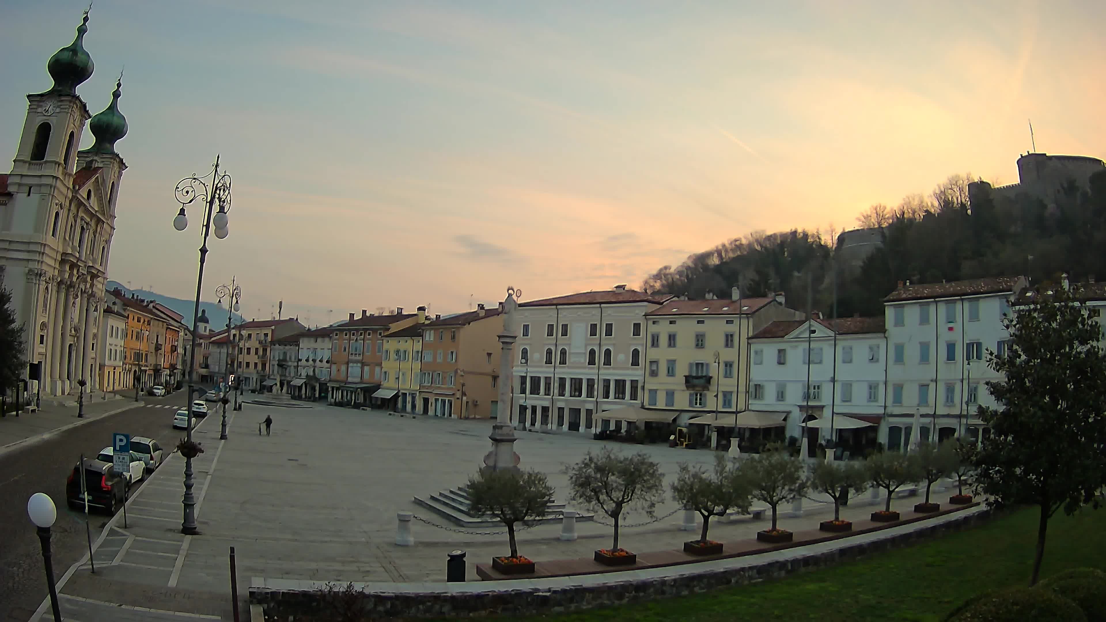 Kamera Gorica Travnik in cerkev sv. Ignacija