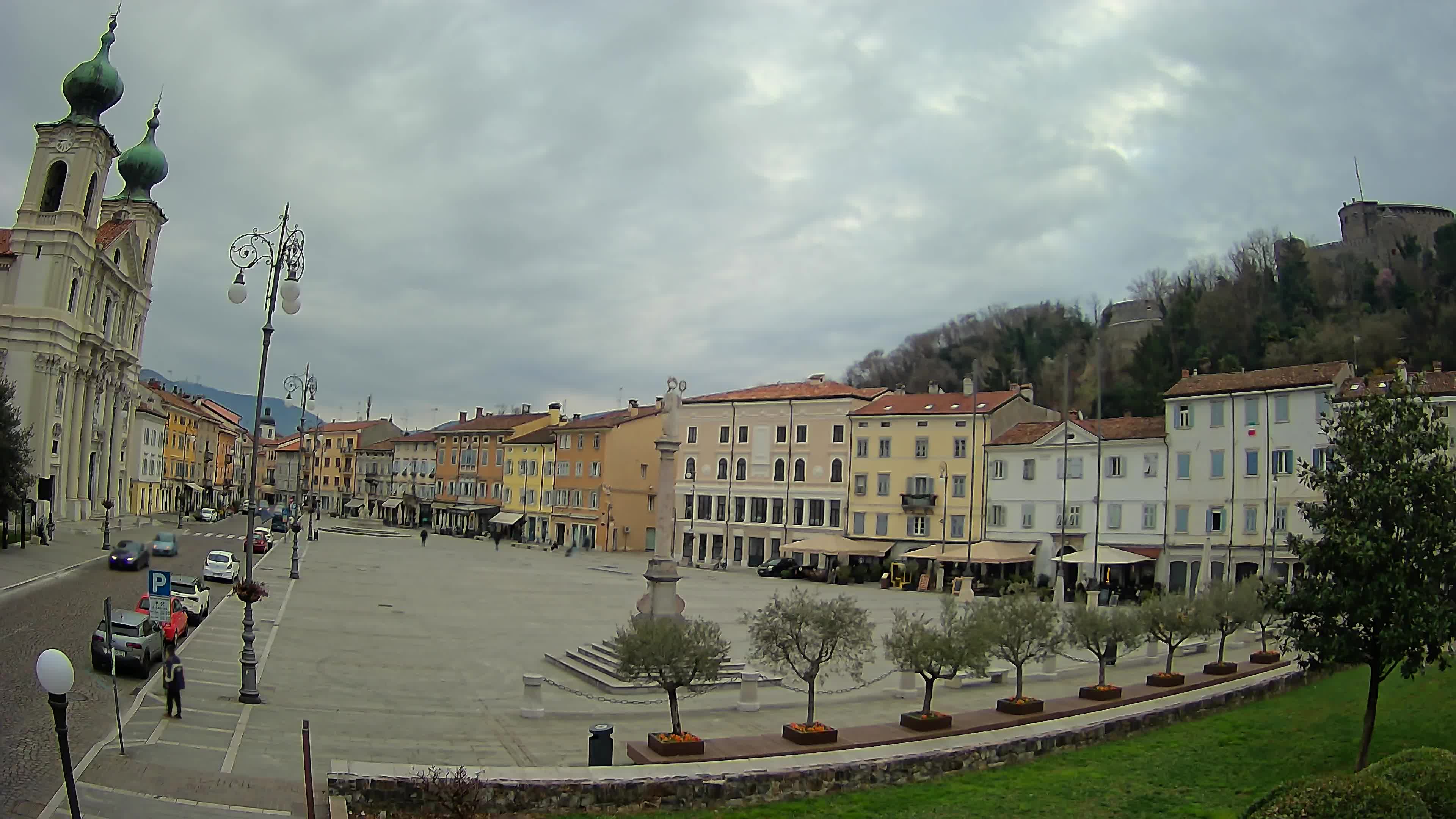 Kamera Gorica Travnik in cerkev sv. Ignacija