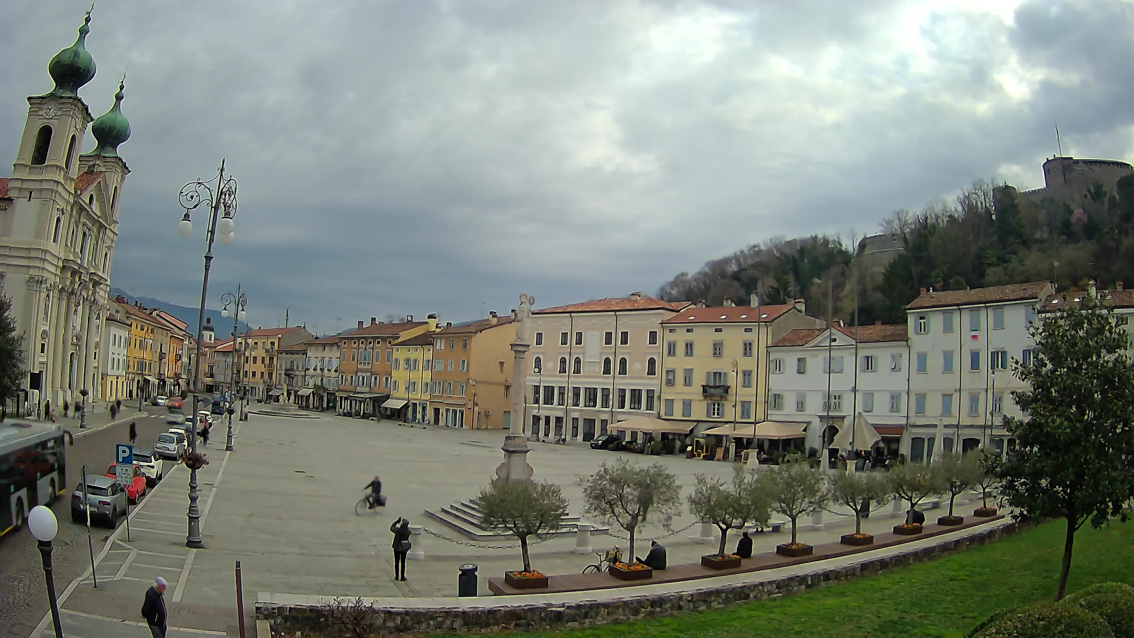 Gorizia Piazza della Vittoria e chiesa di S. Ignazio