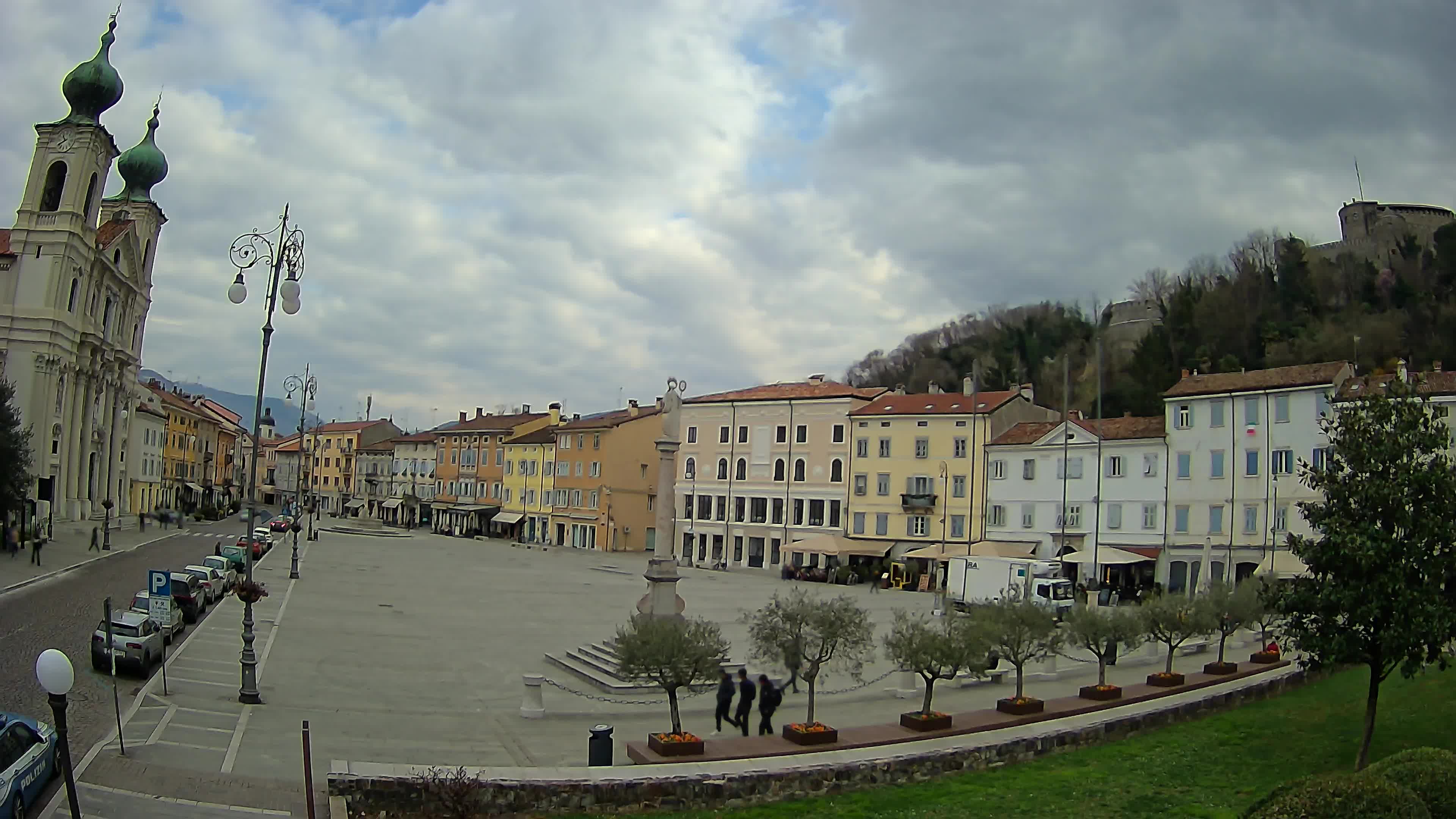 Gorizia Piazza della Vittoria e chiesa di S. Ignazio