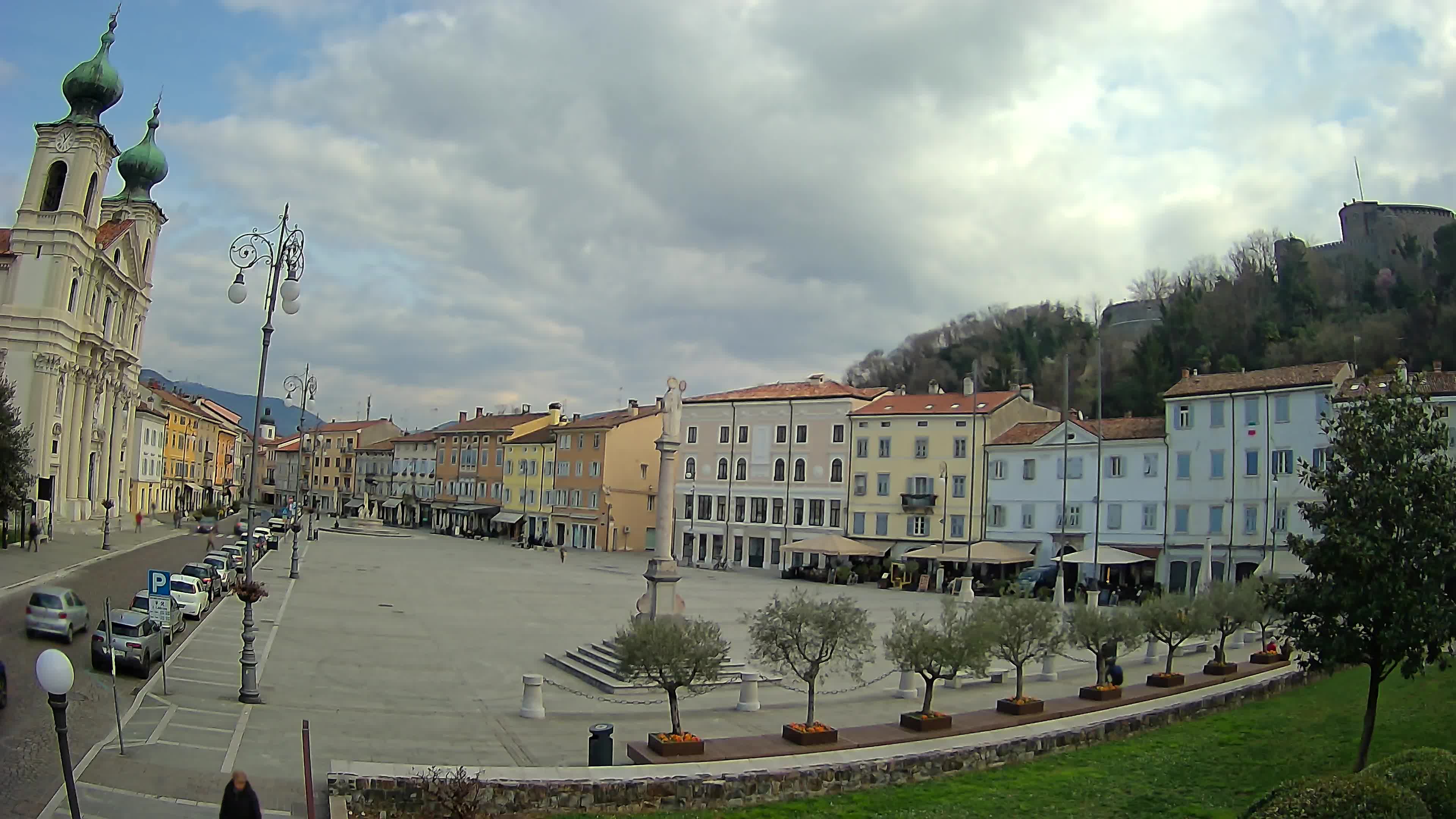 Kamera Gorica Travnik in cerkev sv. Ignacija