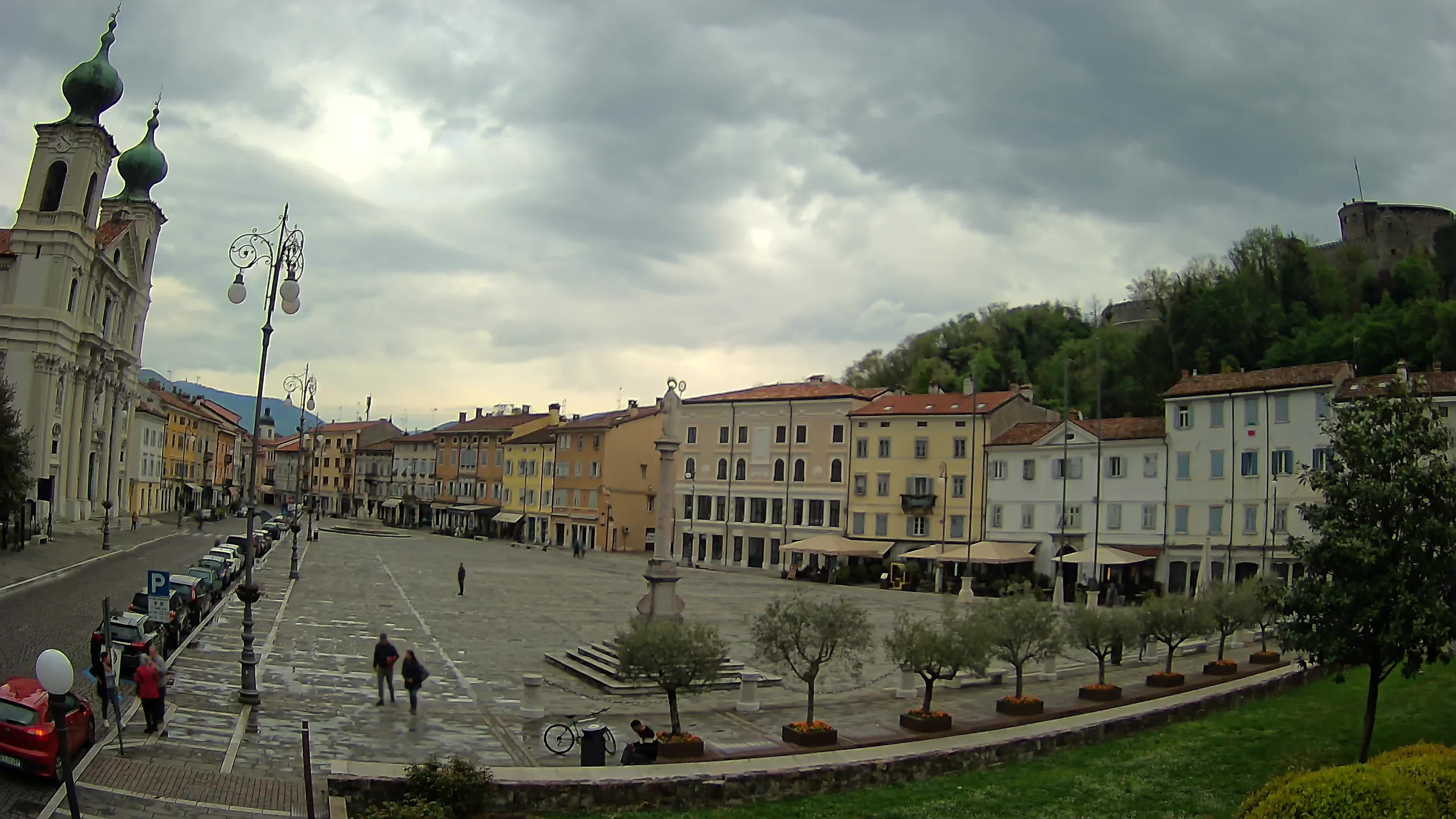 Gorizia – Plaza Vittoria – iglesia de San Pedro. Ignacio