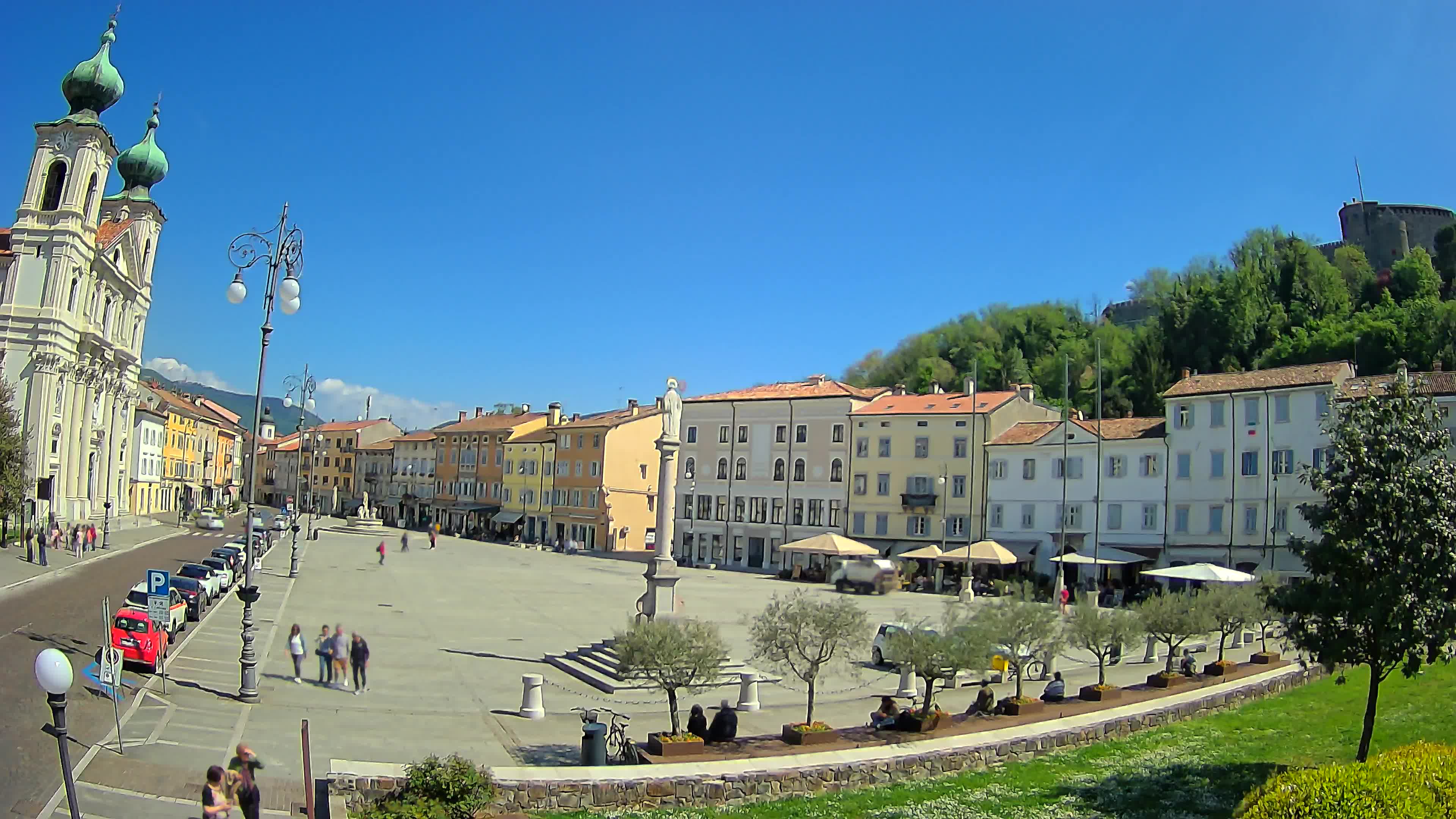 Gorizia – Plaza Vittoria – iglesia de San Pedro. Ignacio