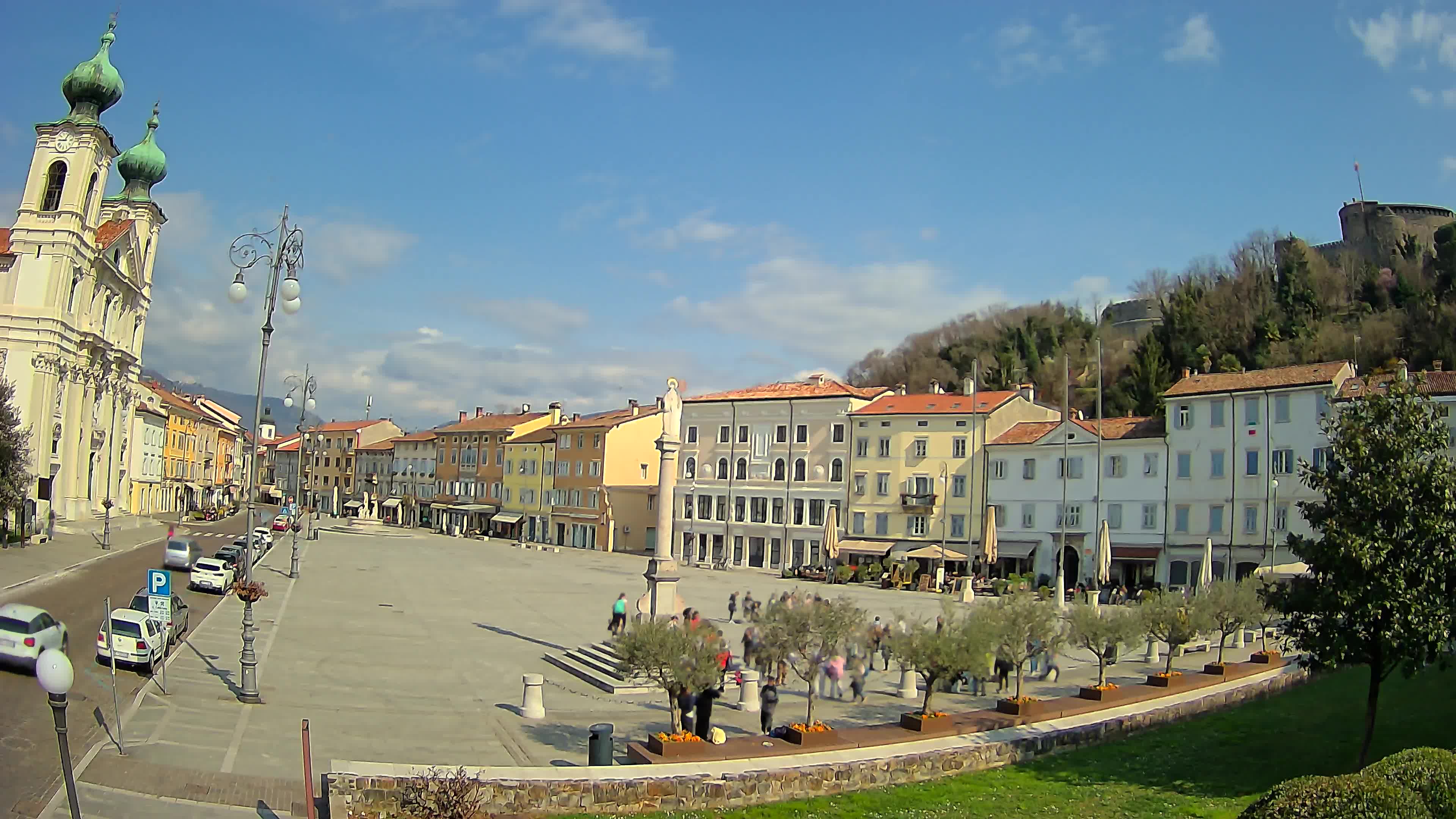 Kamera Gorica Travnik in cerkev sv. Ignacija